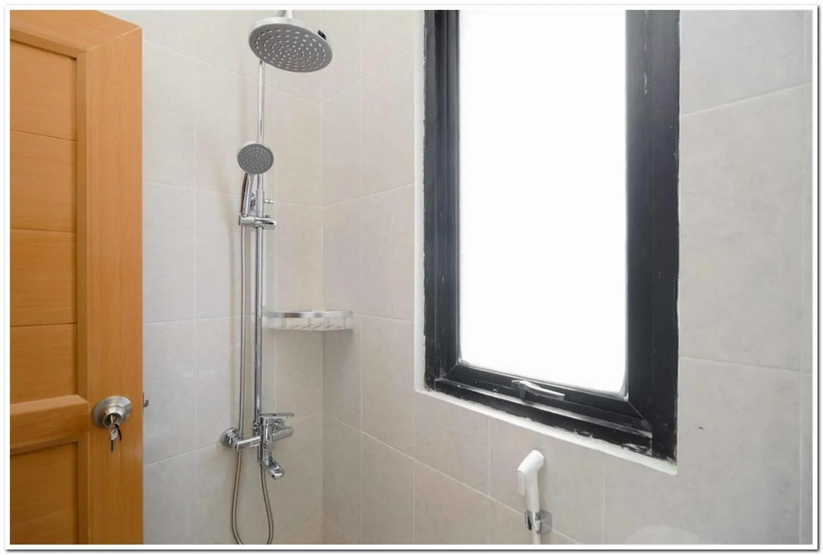 Bathroom in RedDoorz near JIEXPO Kemayoran 2