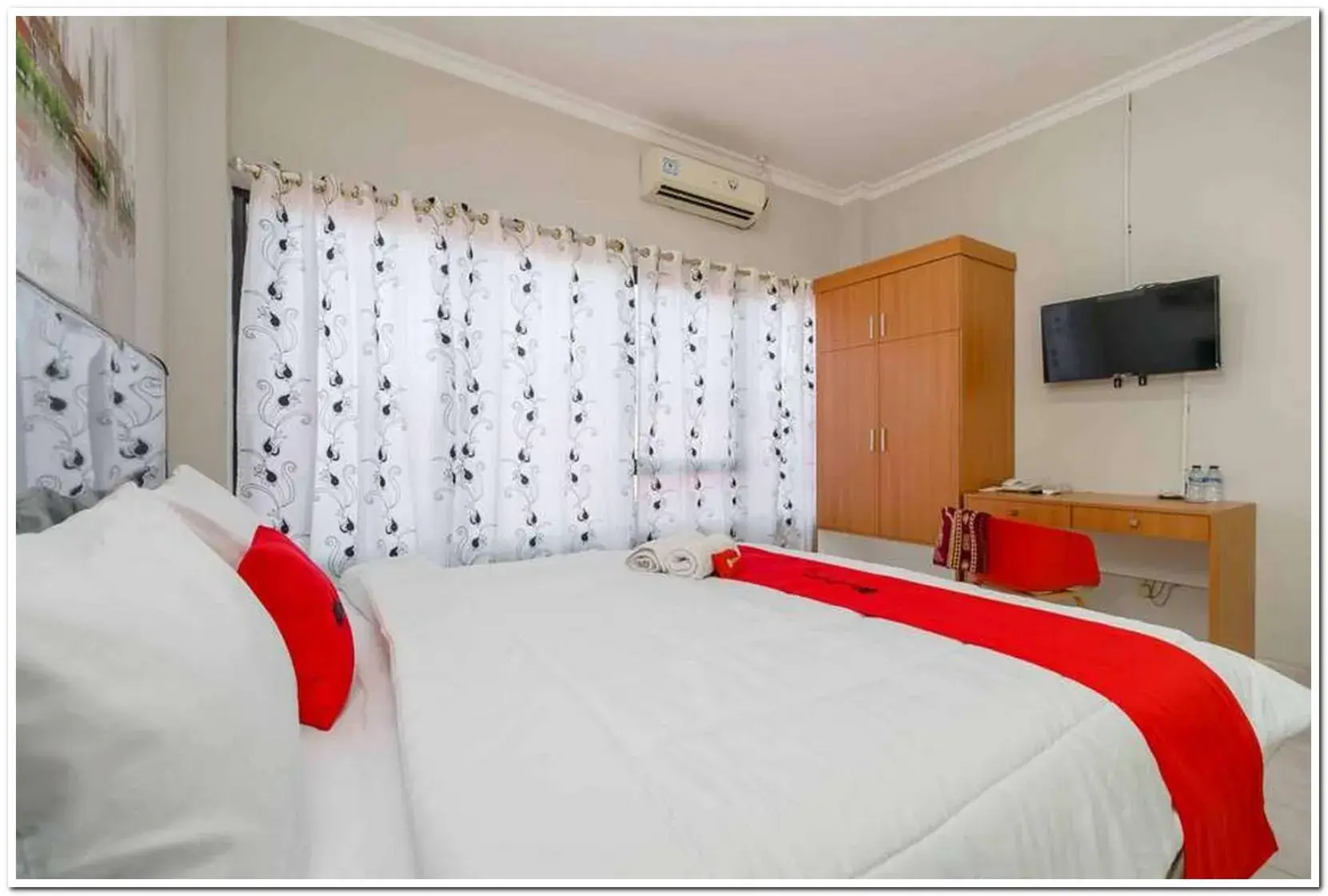 Bedroom, Bed in RedDoorz near JIEXPO Kemayoran 2 Bedroom, Bed in RedDoorz near JIEXPO Kemayoran 2