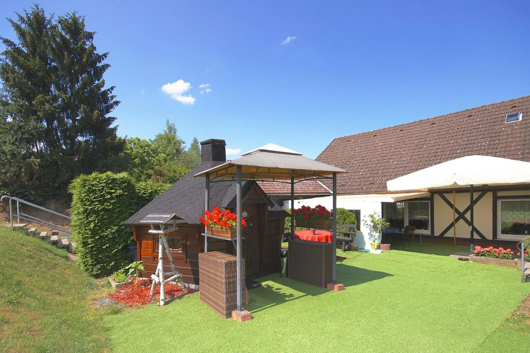 Garden in Hotel & Restaurant Zum Deutschen Haus