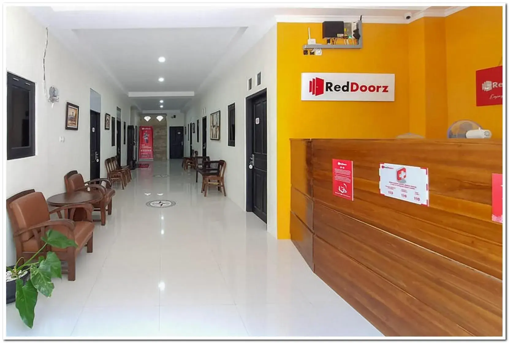 Lobby or reception in RedDoorz Syariah near Solo Square Mall Lobby or reception in RedDoorz Syariah near Solo Square Mall
