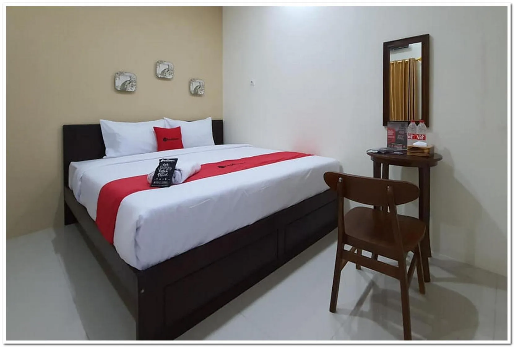 Bedroom, Bed in RedDoorz Syariah near Solo Square Mall