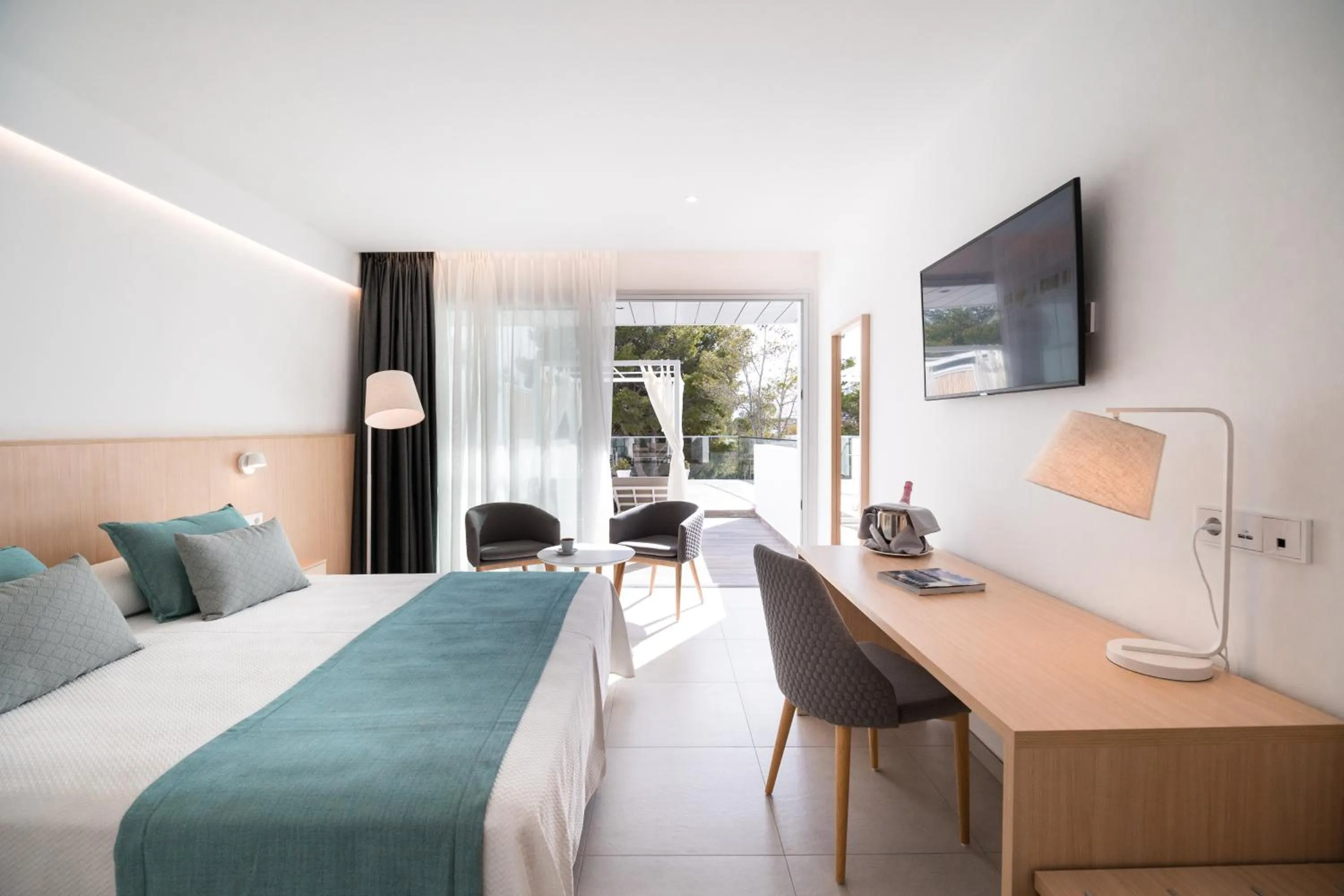 Photo of the whole room, Bed in Petit Sagitario Adults only