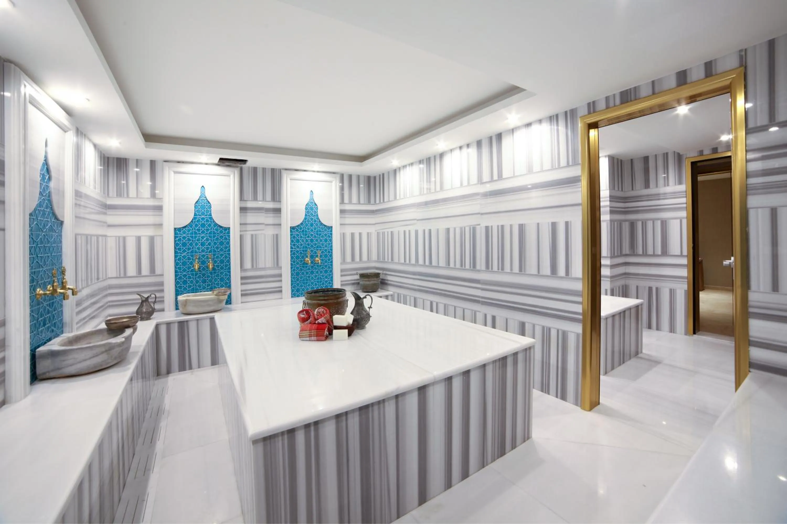 Public Bath in Great Fortune Design Hotel & Spa