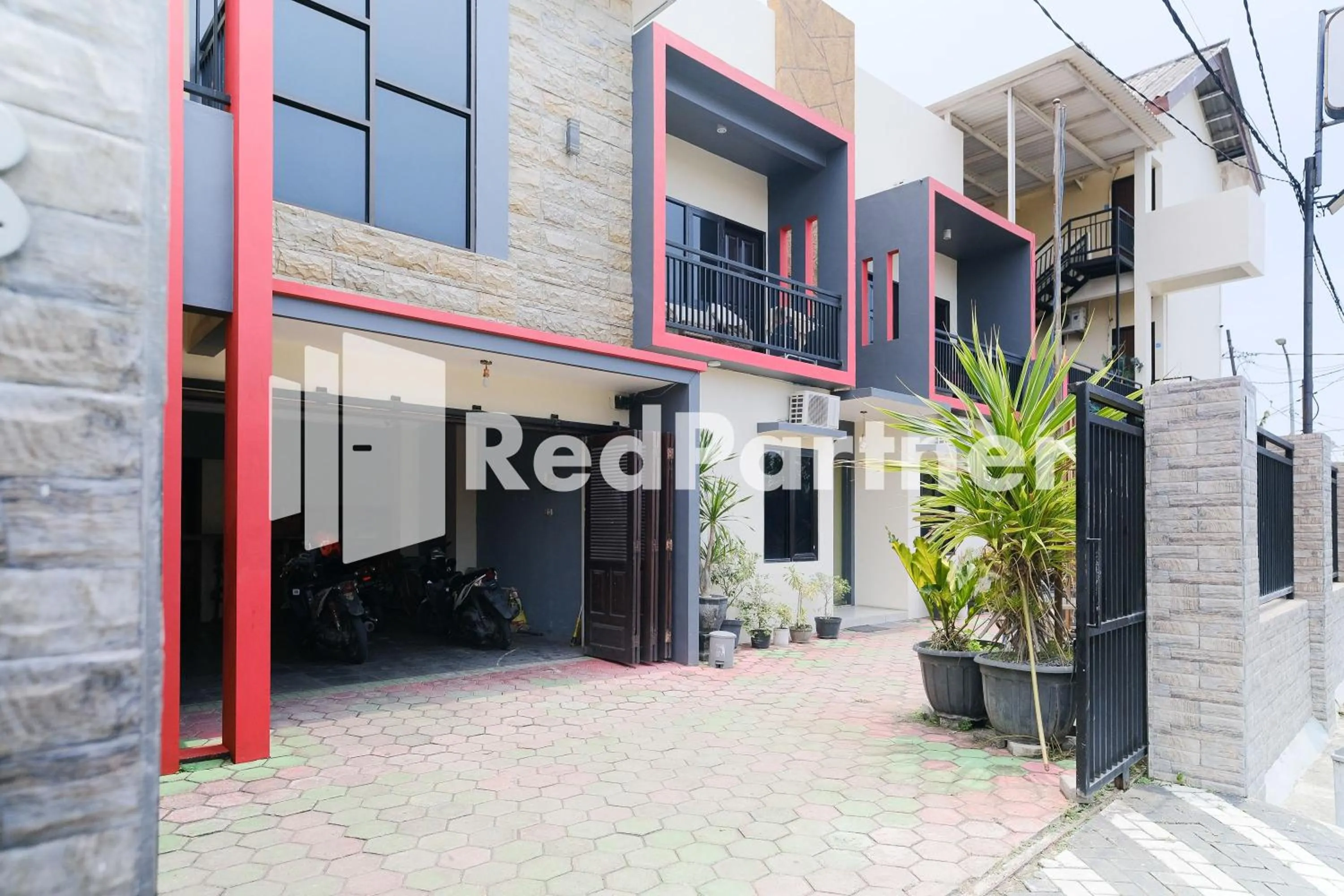Property building in Dea Homestay Syariah at Kertomenanggal Surabaya Mitra RedDoorz