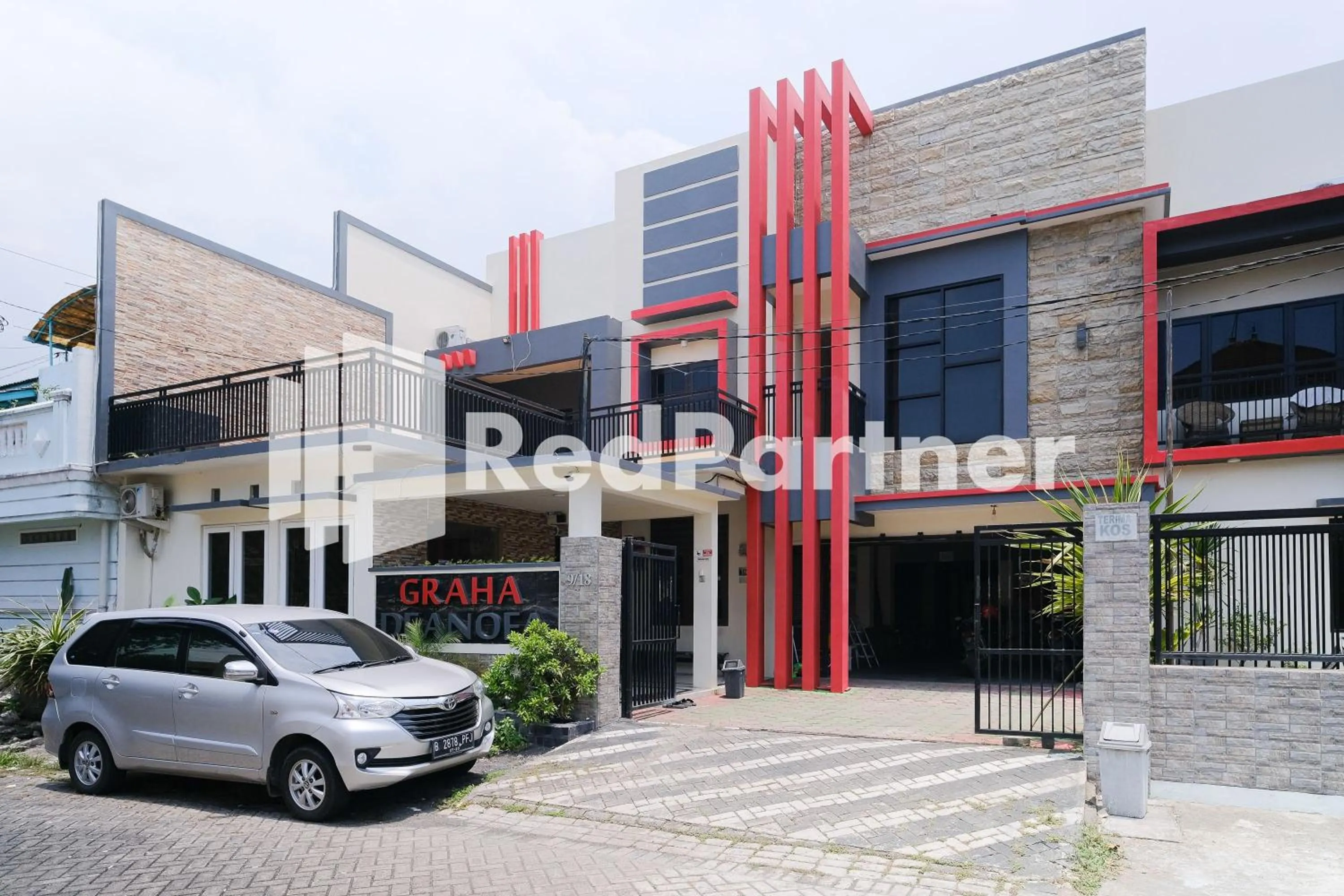 Property building in Dea Homestay Syariah at Kertomenanggal Surabaya Mitra RedDoorz