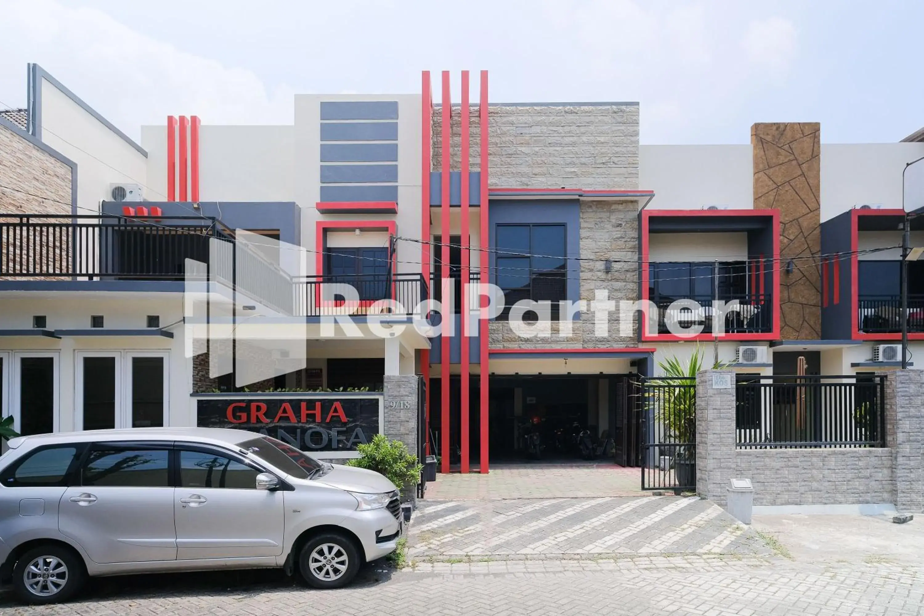 Property building in Dea Homestay Syariah at Kertomenanggal Surabaya Mitra RedDoorz Property building in Dea Homestay Syariah at Kertomenanggal Surabaya Mitra RedDoorz