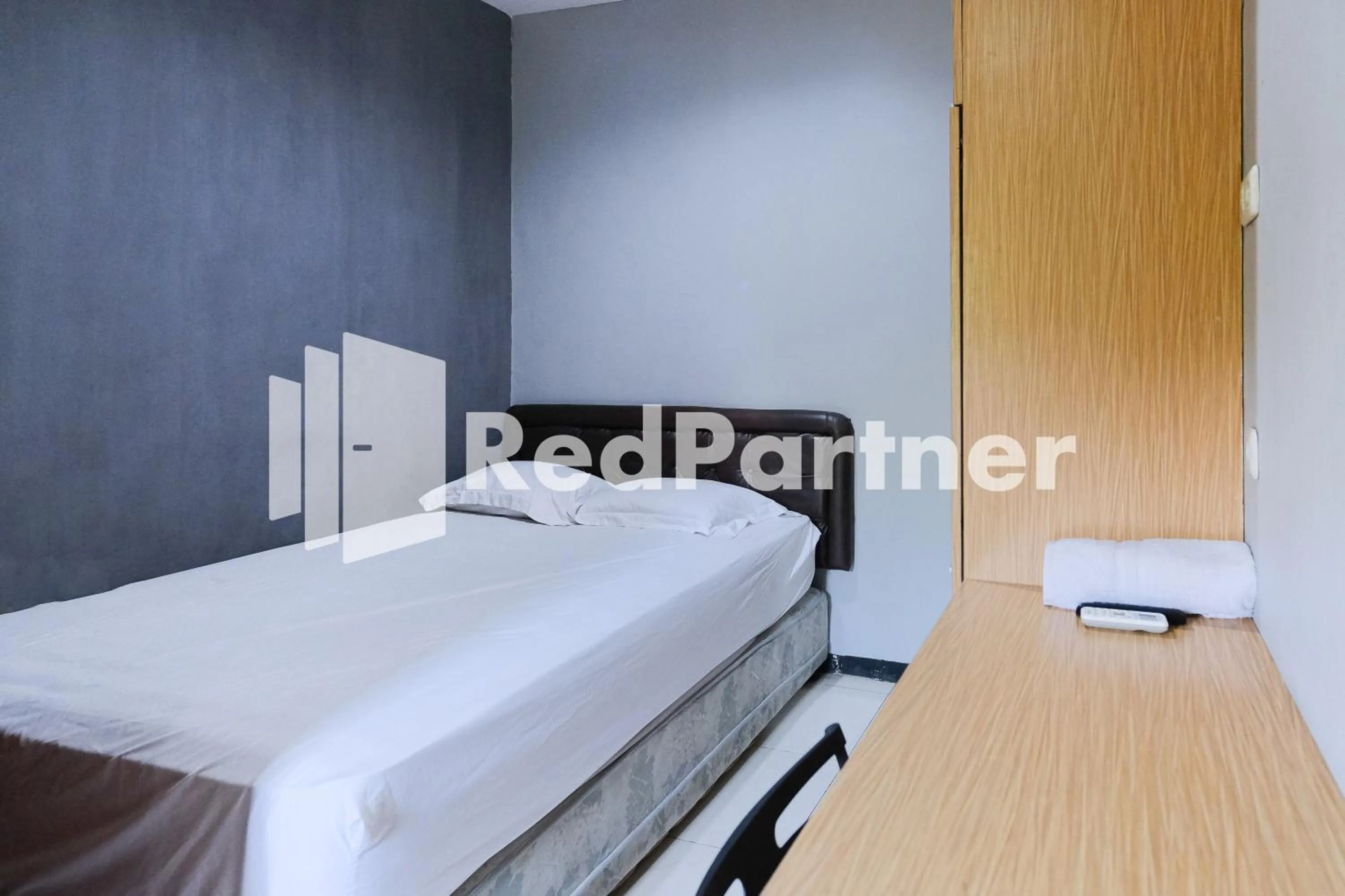 Bedroom, Bed in Dea Homestay Syariah at Kertomenanggal Surabaya Mitra RedDoorz