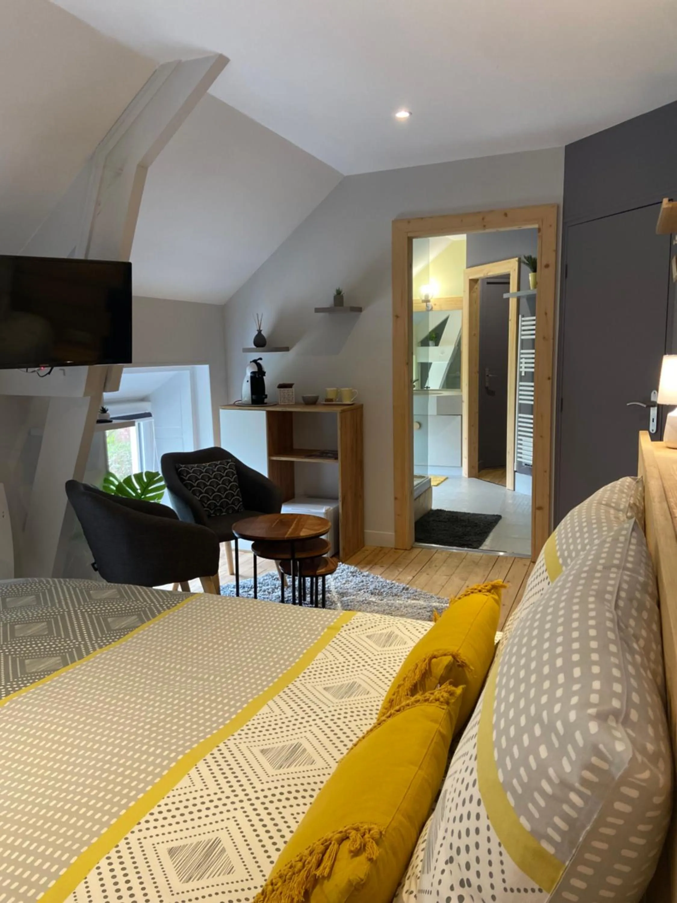 Photo of the whole room, Bed in Au fil de l’Ô