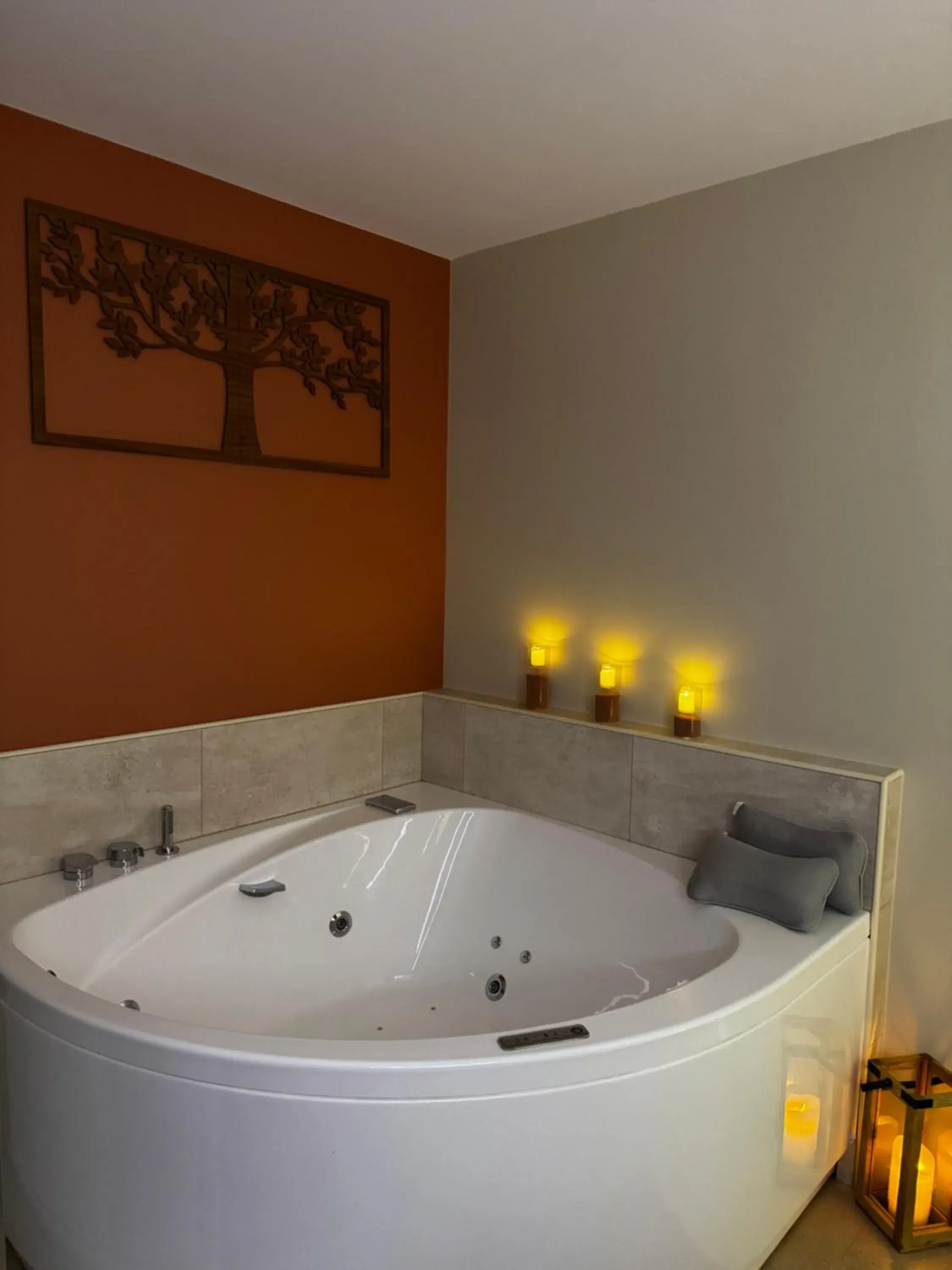 King Room with Spa Bath in Au fil de l’Ô King Room with Spa Bath in Au fil de l’Ô