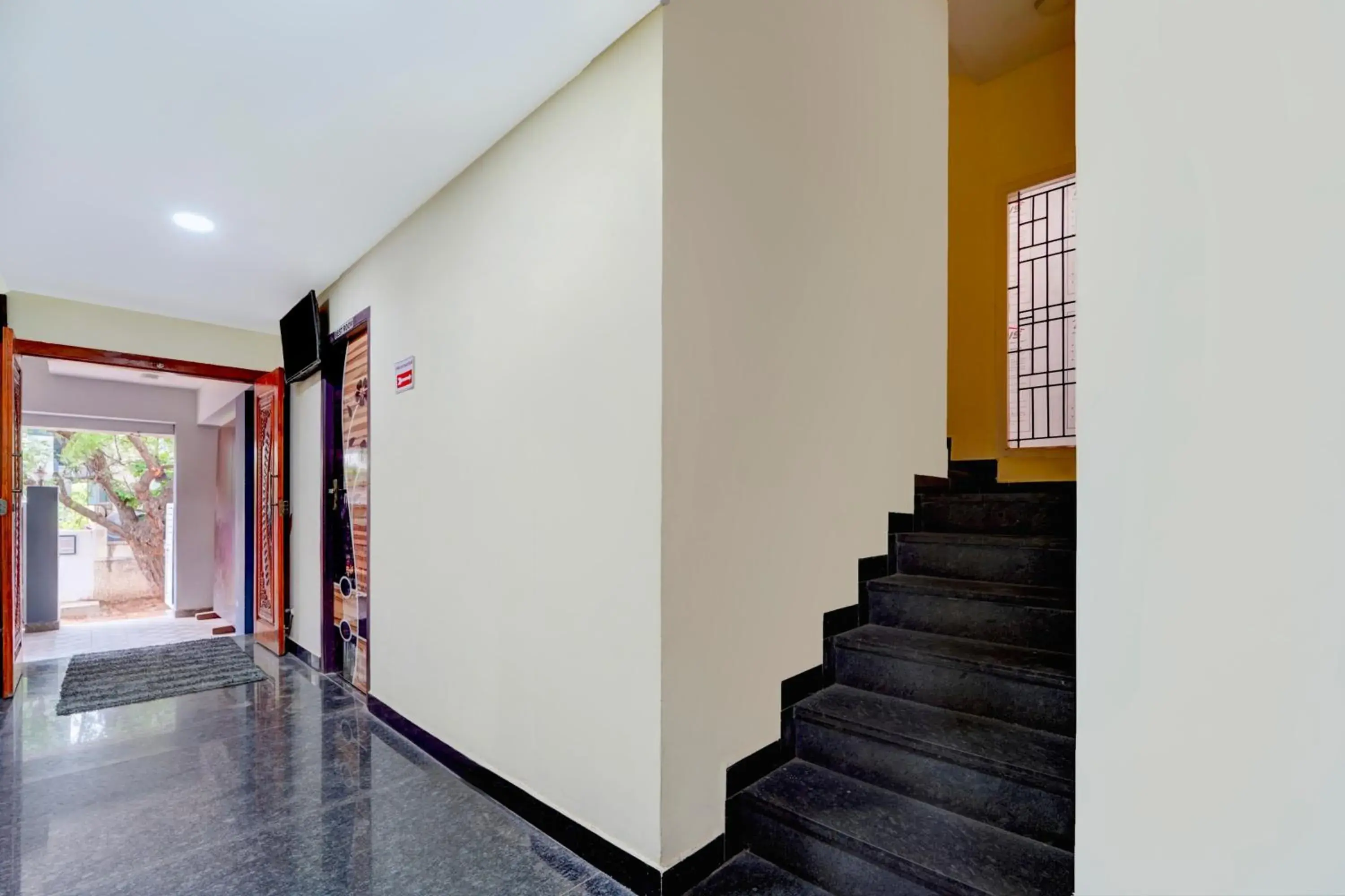 Lobby or reception in Super Hotel O Madurai Near Bus Stand Lobby or reception in Super Hotel O Madurai Near Bus Stand