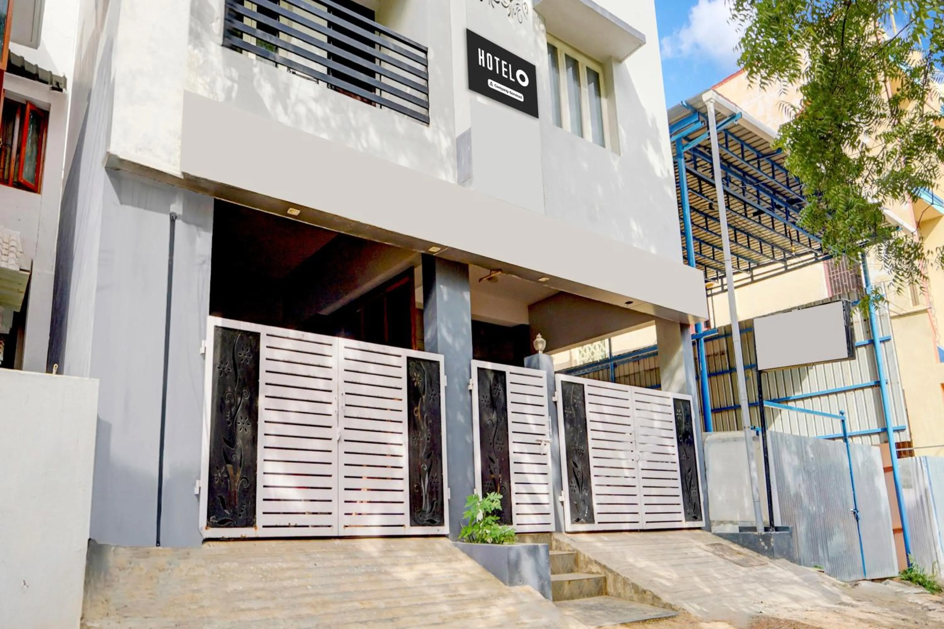 Facade/entrance in Super Hotel O Madurai Near Bus Stand