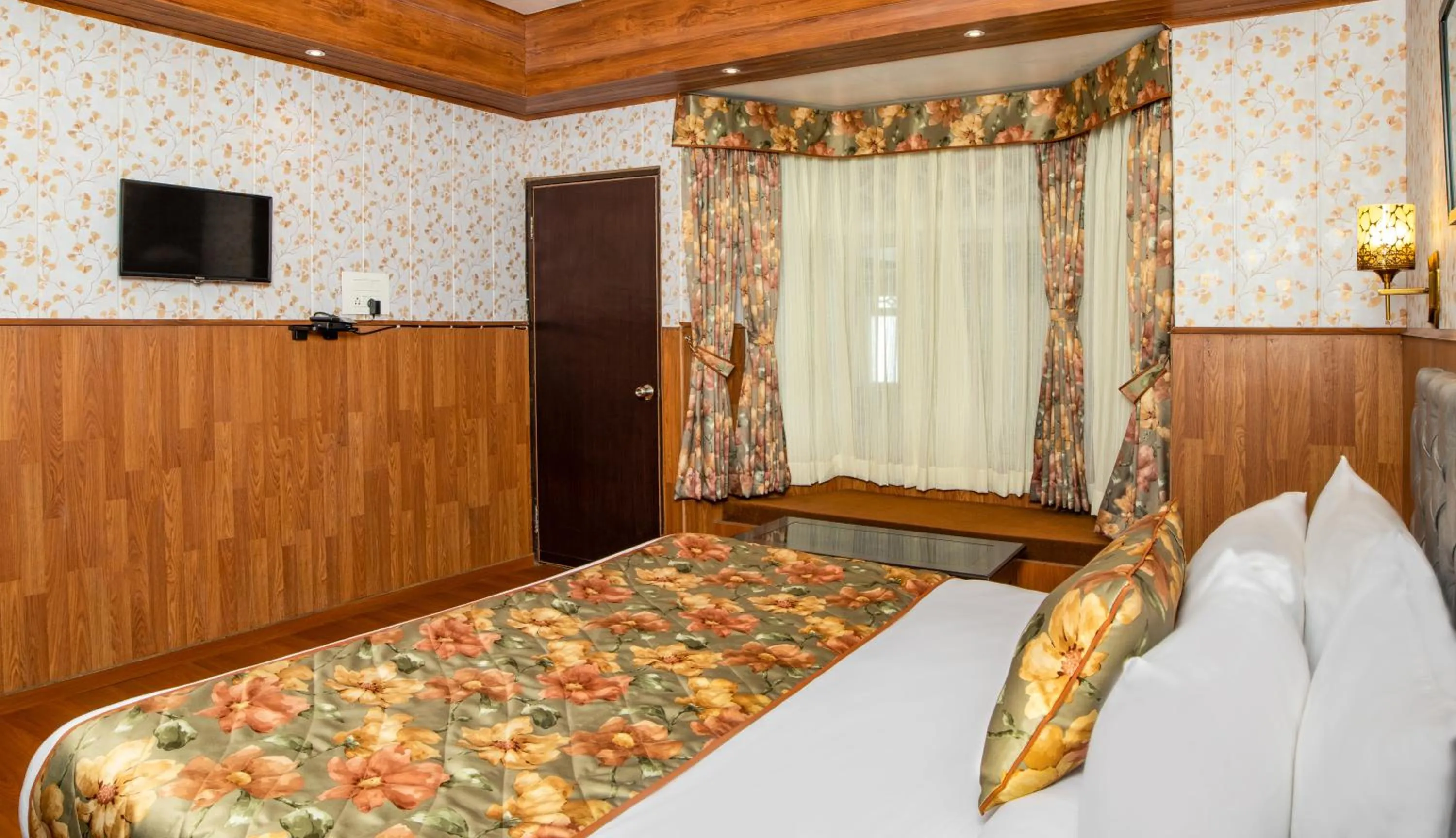 Bedroom, Bed in Summit Oakden Resort & Spa Mall Road