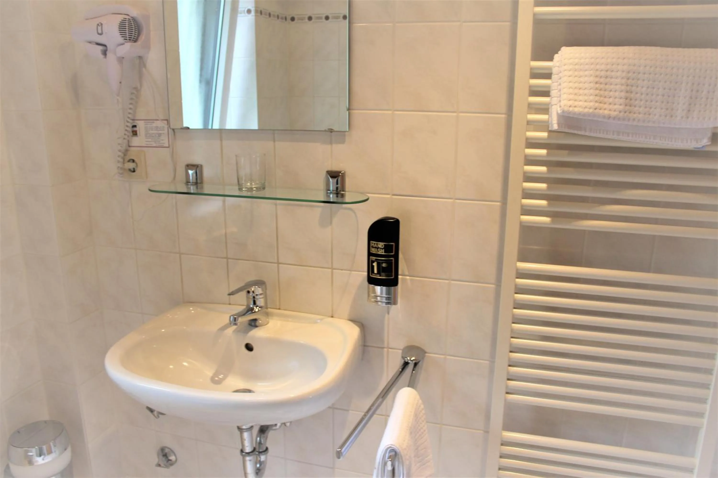 Apartment Hotel 24h Check-in, Free Parking and WiFi