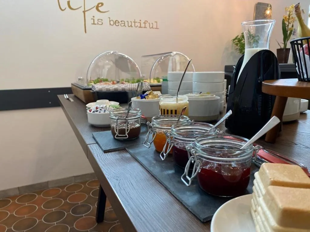 Breakfast in Hotel Clement - Bed & Breakfast