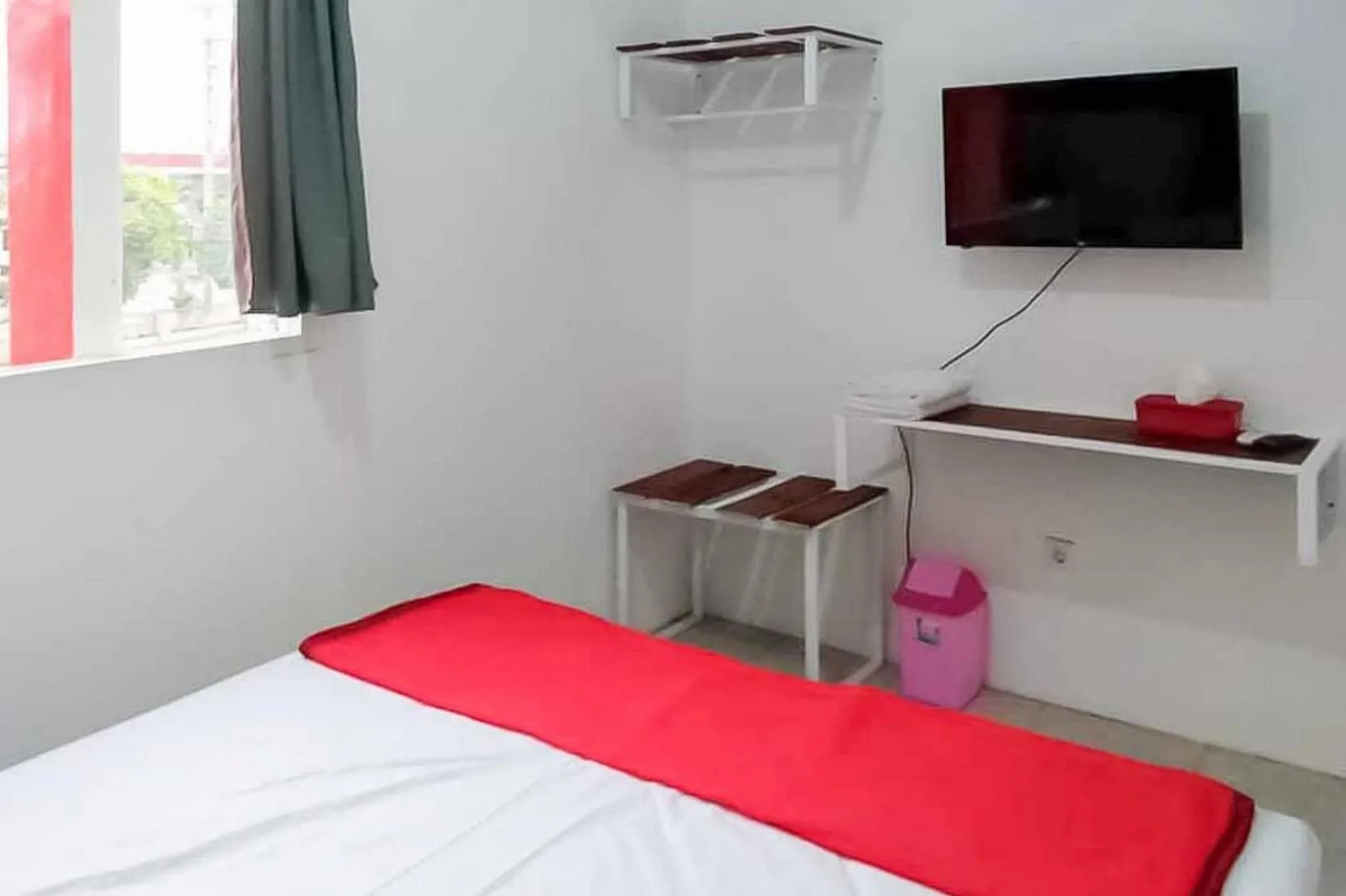Bedroom, Bed in RedDoorz near Alun Alun Magetan