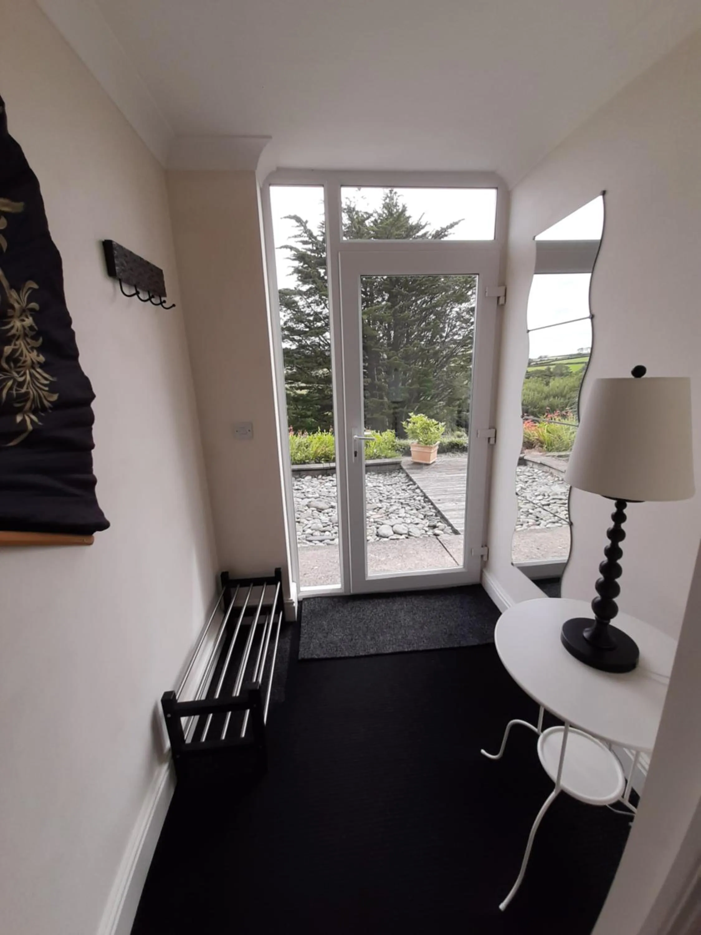 Facade/entrance in At Cedar Lodge Apartment