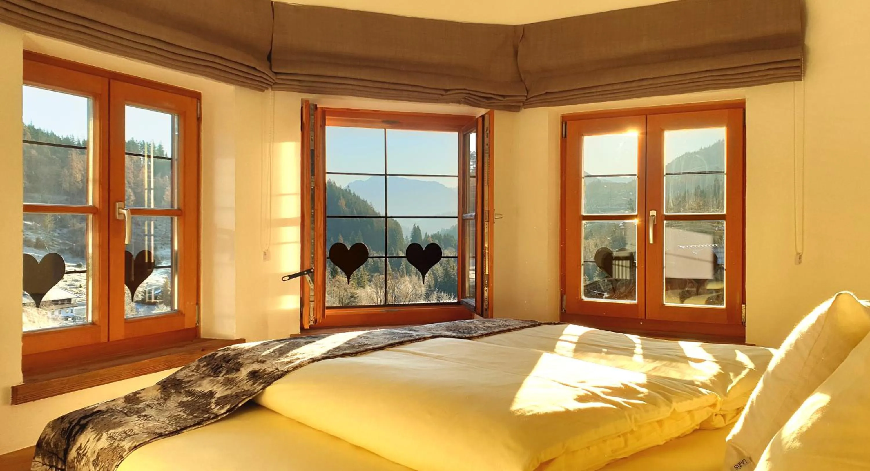 View (from property/room), Bed in Feuriger Tatzlwurm Berghotel & Spa, BW Signature Collection