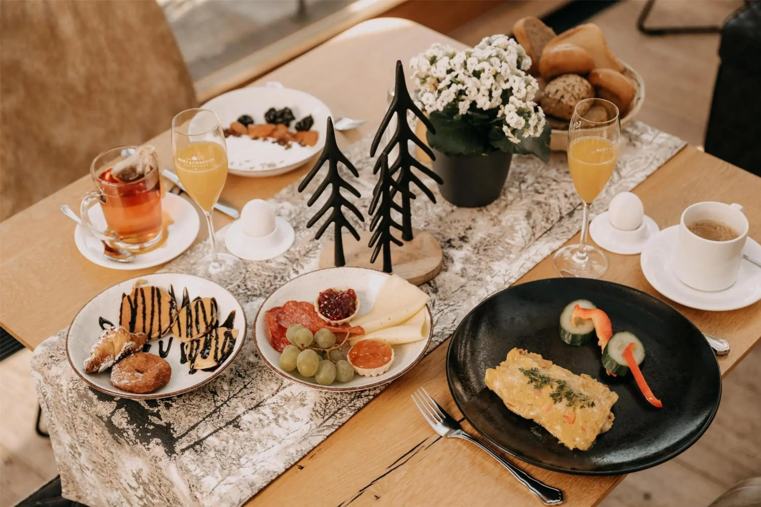 Food and drinks in Feuriger Tatzlwurm Berghotel & Spa, BW Signature Collection Food and drinks in Feuriger Tatzlwurm Berghotel & Spa, BW Signature Collection