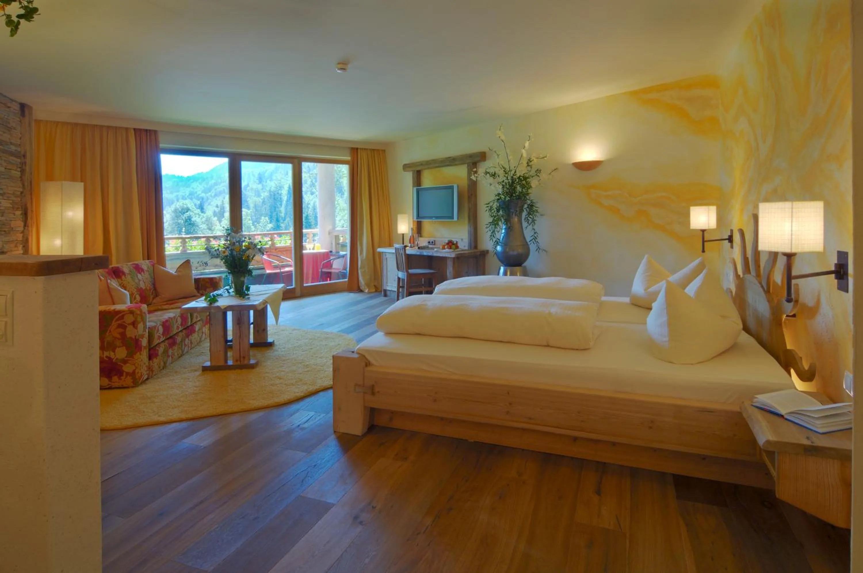 Bed in Feuriger Tatzlwurm Berghotel & Spa, BW Signature Collection