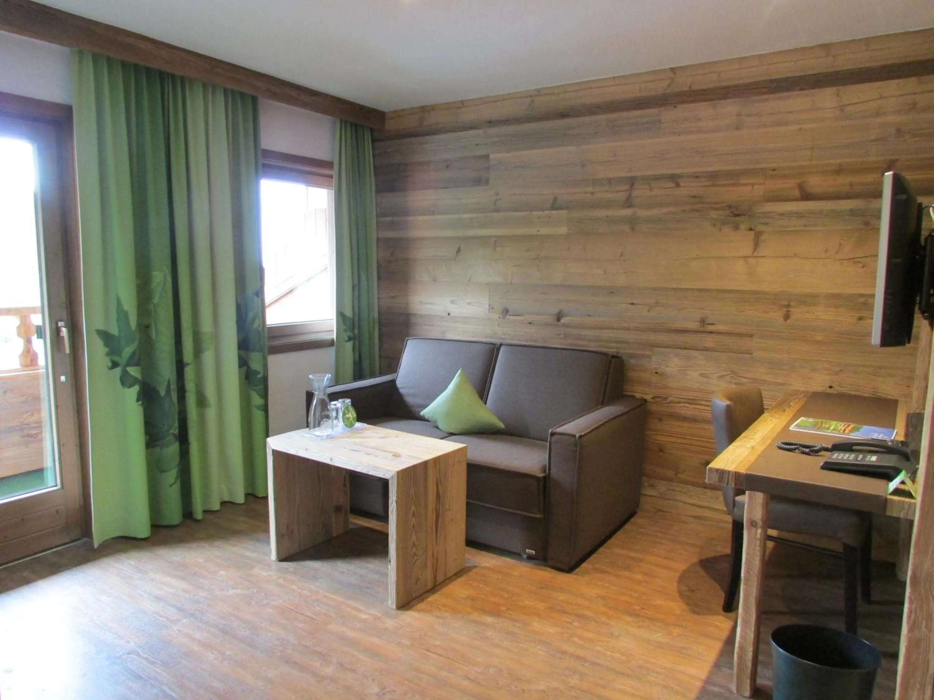 Living room in Feuriger Tatzlwurm Berghotel & Spa, BW Signature Collection