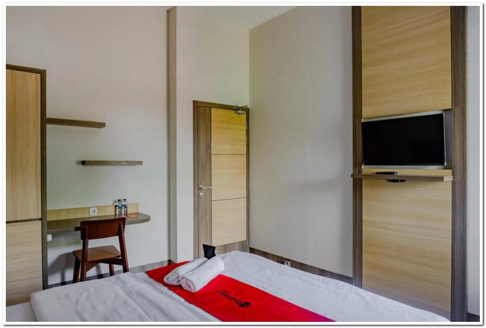 Bed in RedDoorz near Jogja City Mall 4