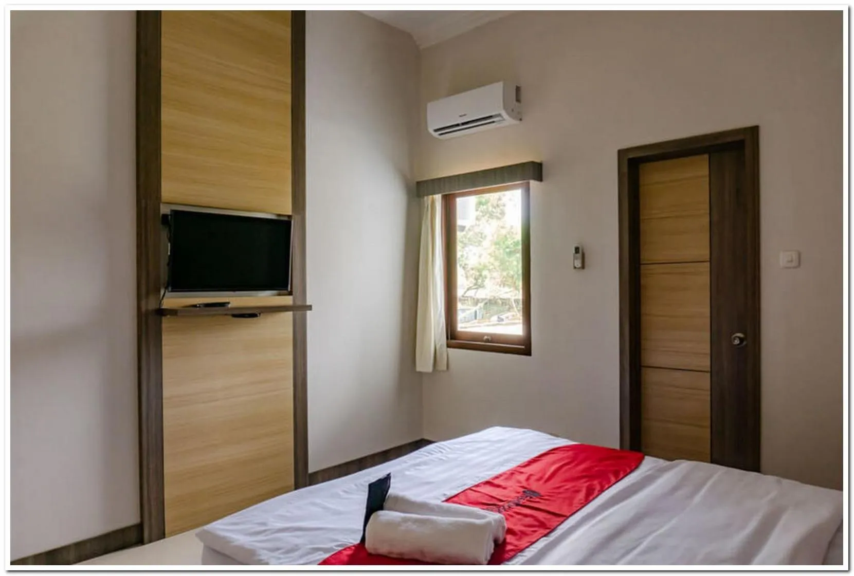 Bed in RedDoorz near Jogja City Mall 4