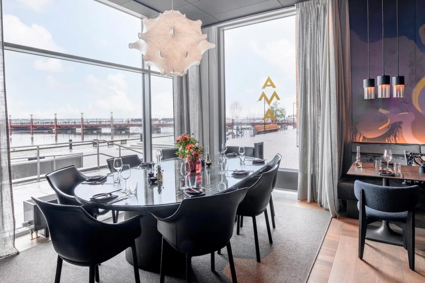 Restaurant/places to eat in Clarion Hotel Sea U