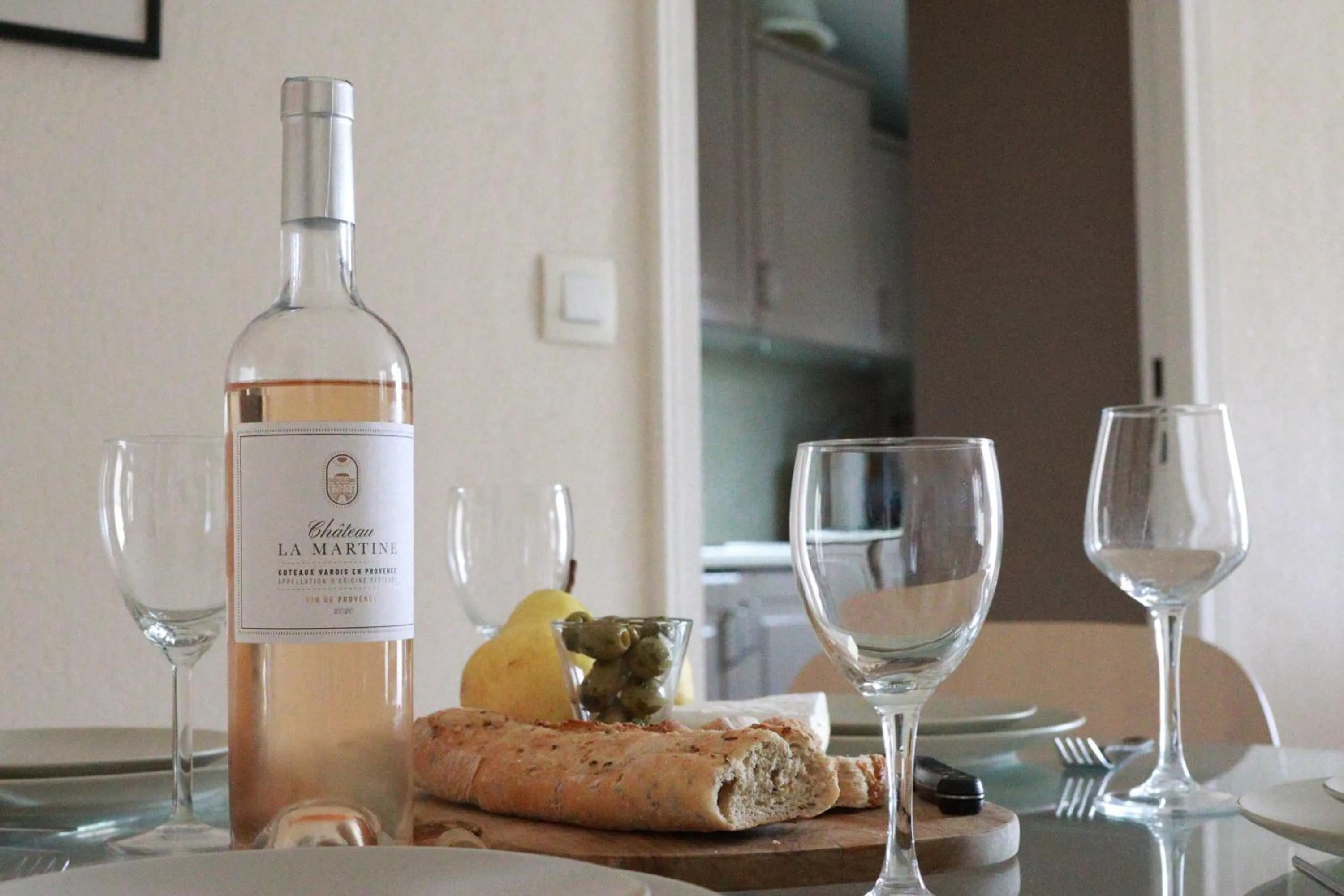 Restaurant/places to eat in Casa Del Mar - Beautiful Two Bedroom Penthouse Apartment