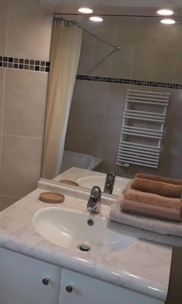 Toilet in Casa Del Mar - Beautiful Two Bedroom Penthouse Apartment