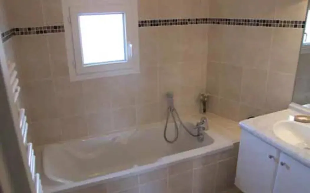 Shower in Casa Del Mar - Beautiful Two Bedroom Penthouse Apartment