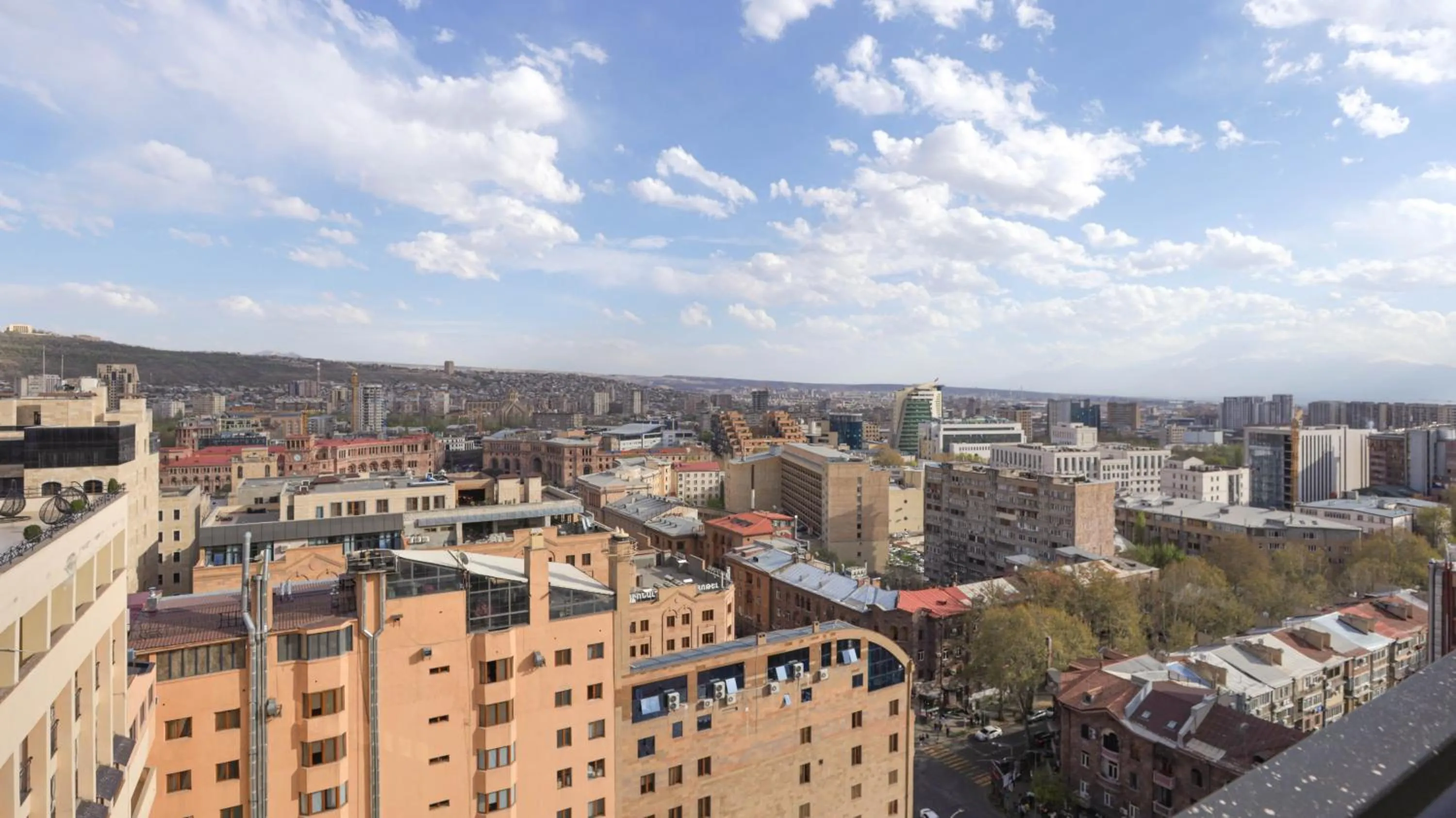 City view in Apart-hotel on Koghbatsi 16
