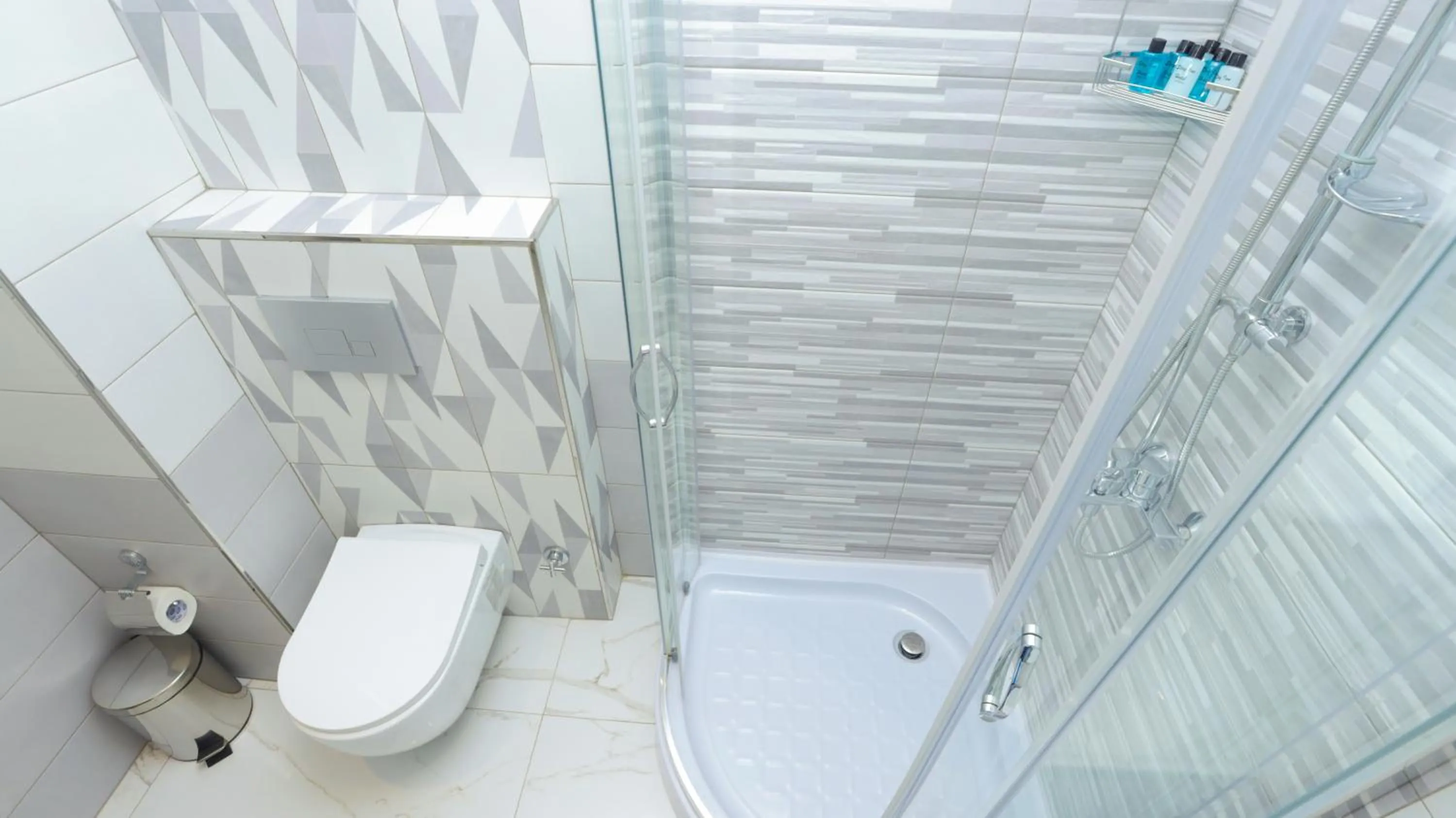 Shower in Apart-hotel on Koghbatsi 16