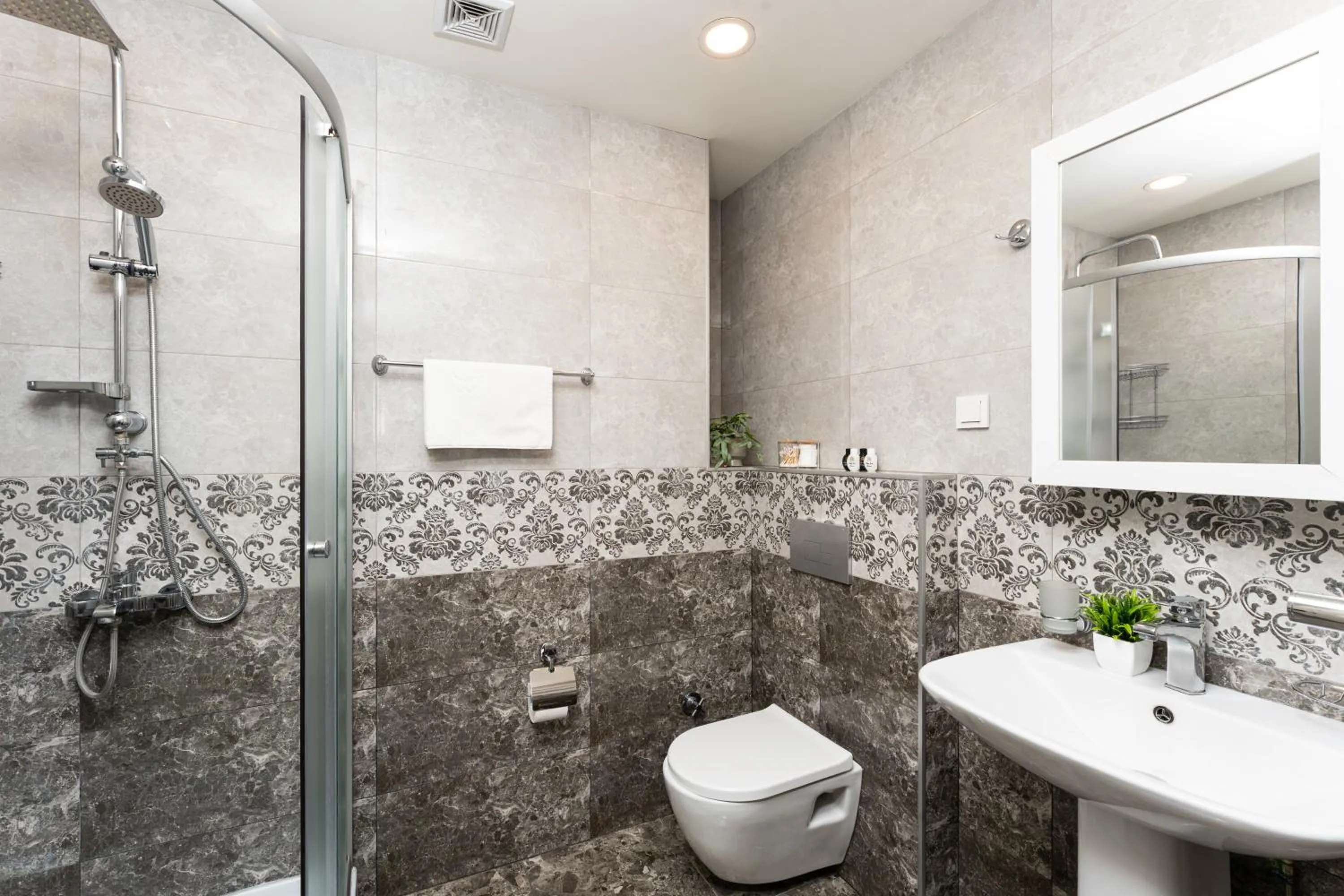 Toilet in Apart-hotel on Koghbatsi 16