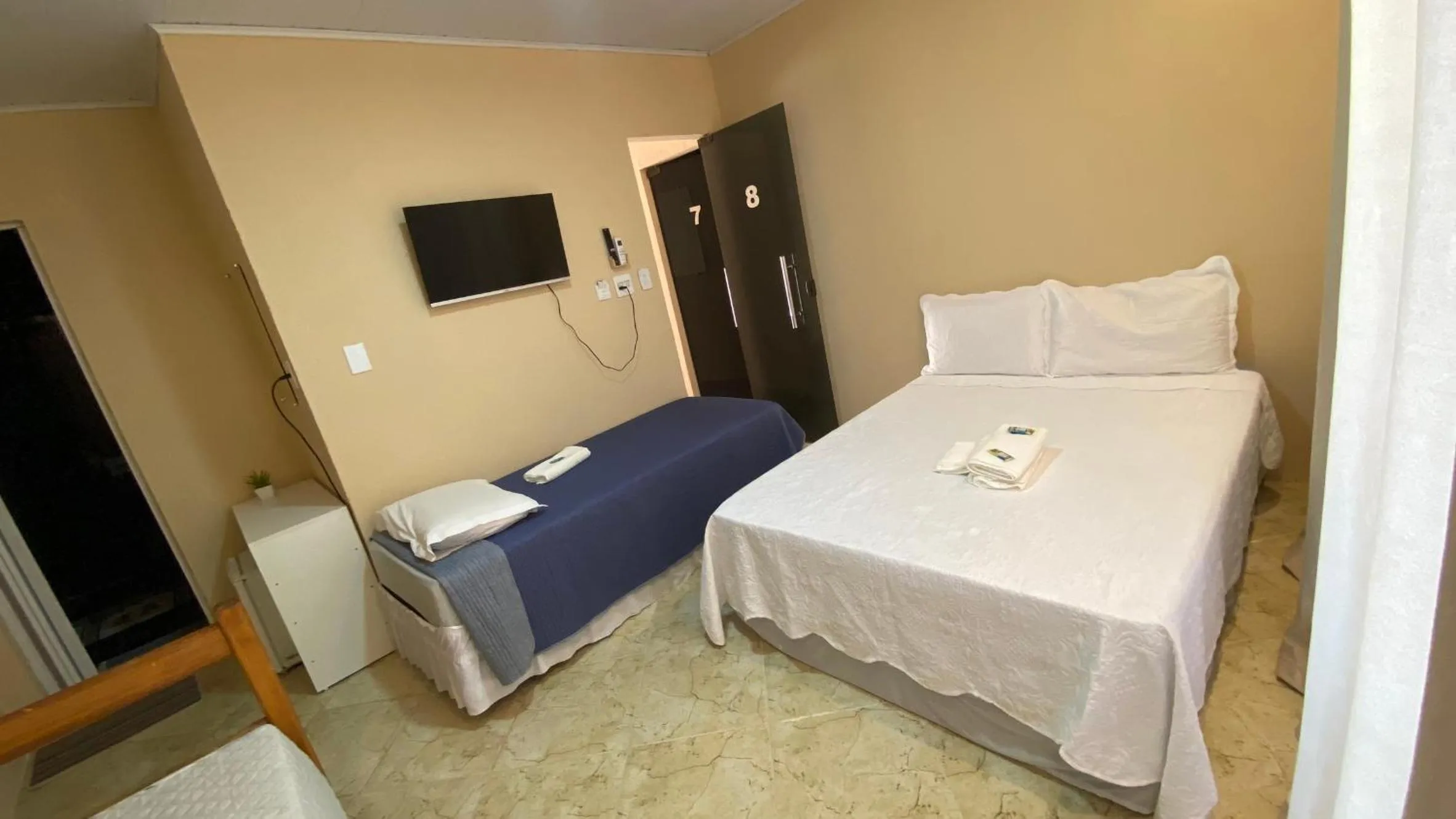 Property building, Bed in Pousada Floripes