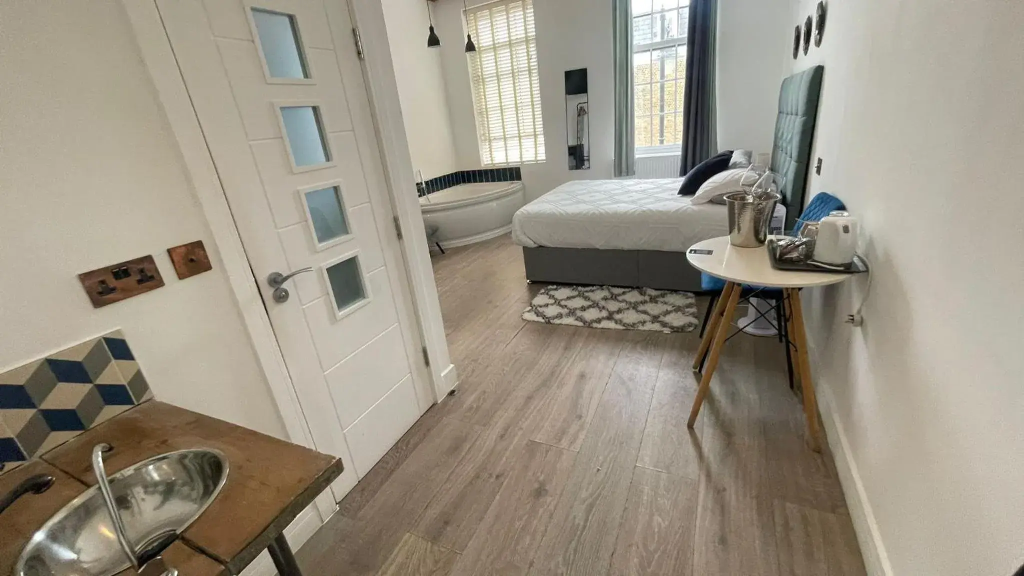 Bed in Angel Townhouse Bed in Angel Townhouse