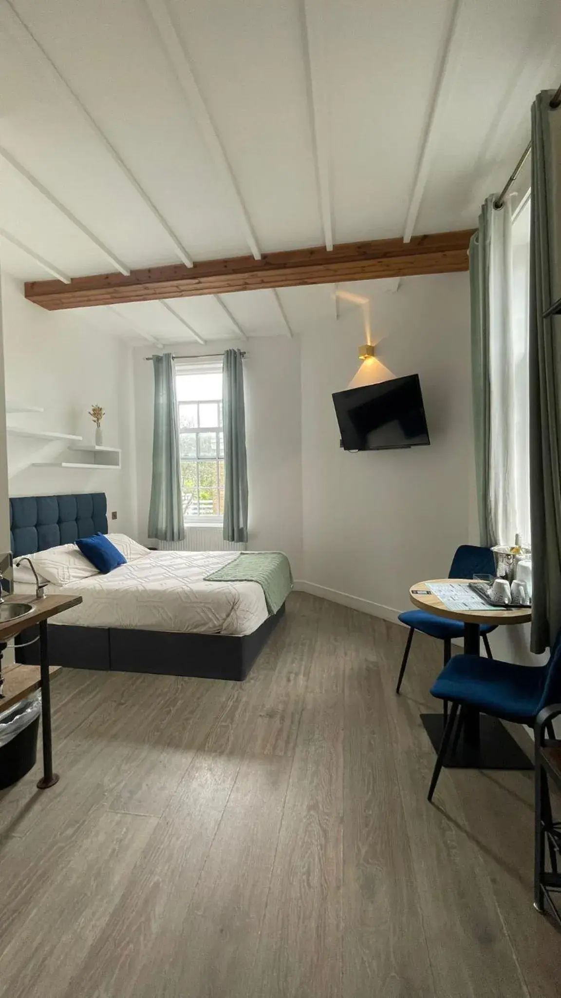 Bed in Angel Townhouse Bed in Angel Townhouse