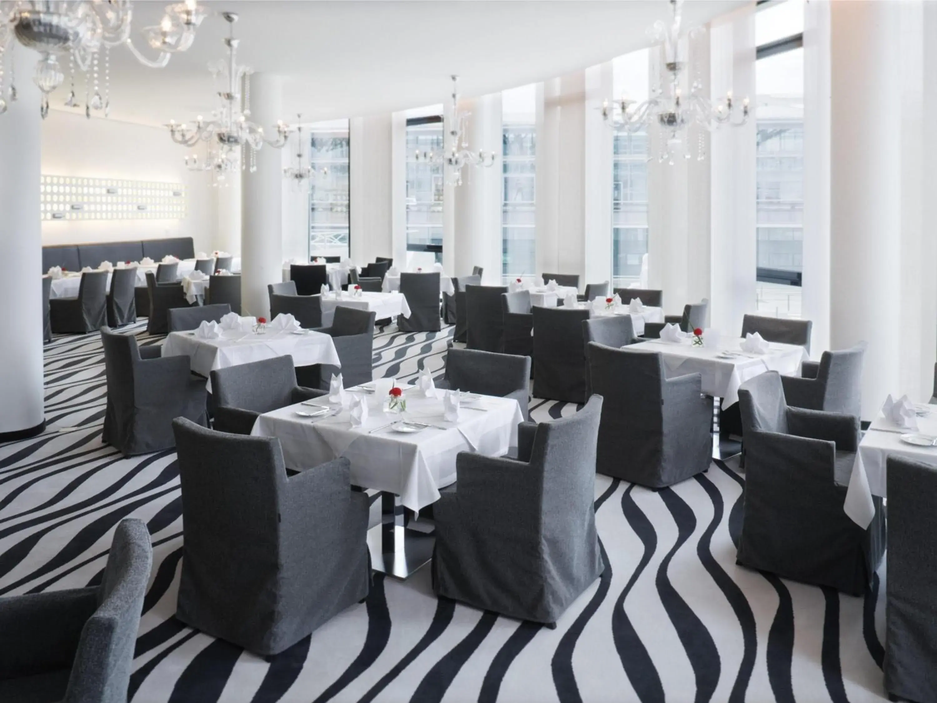 Restaurant/places to eat in Mövenpick Hotel Stuttgart Airport Restaurant/places to eat in Mövenpick Hotel Stuttgart Airport