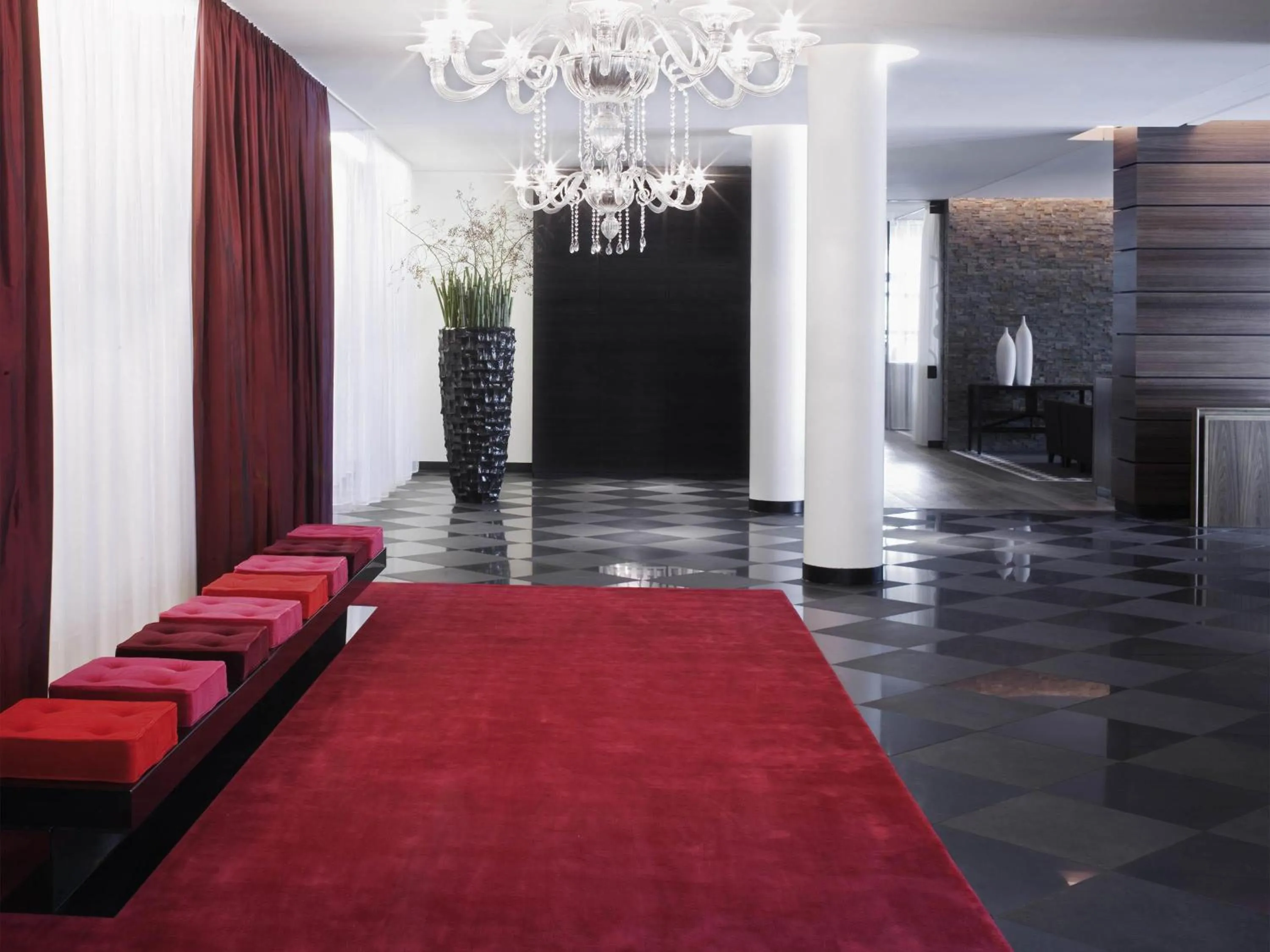 Property building, Bed in Mövenpick Hotel Stuttgart Airport