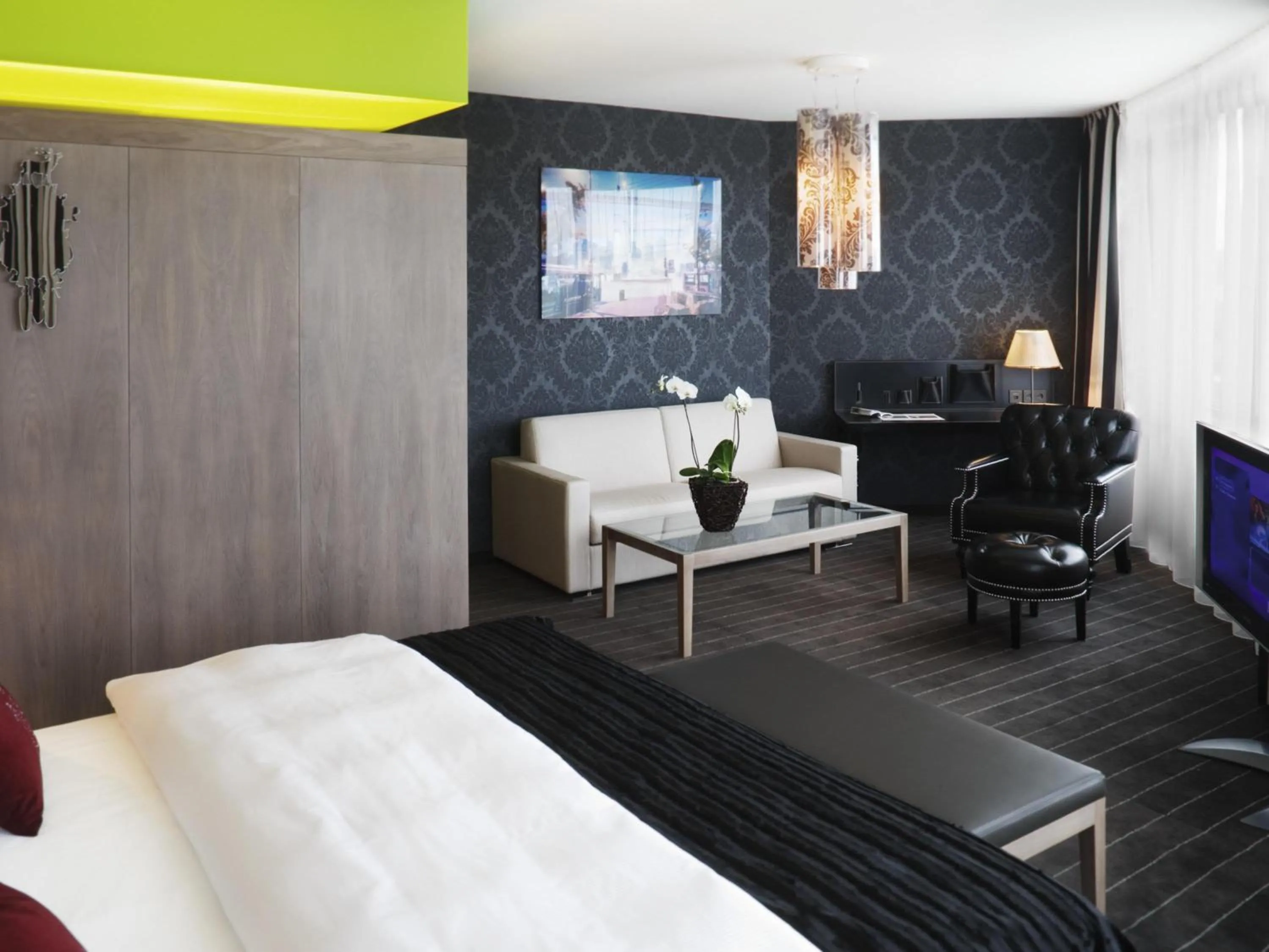Bedroom, Bed in Mövenpick Hotel Stuttgart Airport