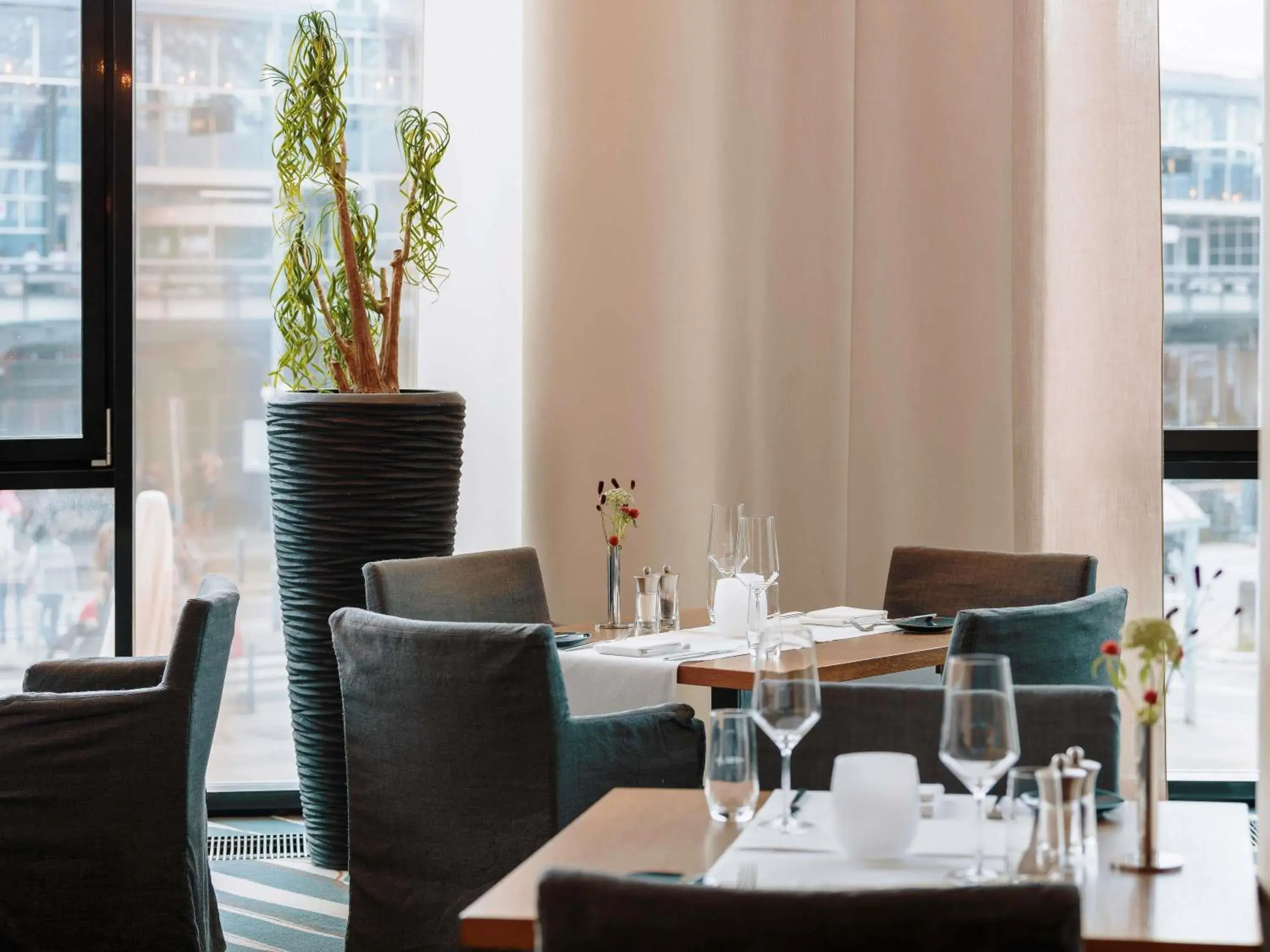 Restaurant/places to eat in Mövenpick Hotel Stuttgart Airport Restaurant/places to eat in Mövenpick Hotel Stuttgart Airport