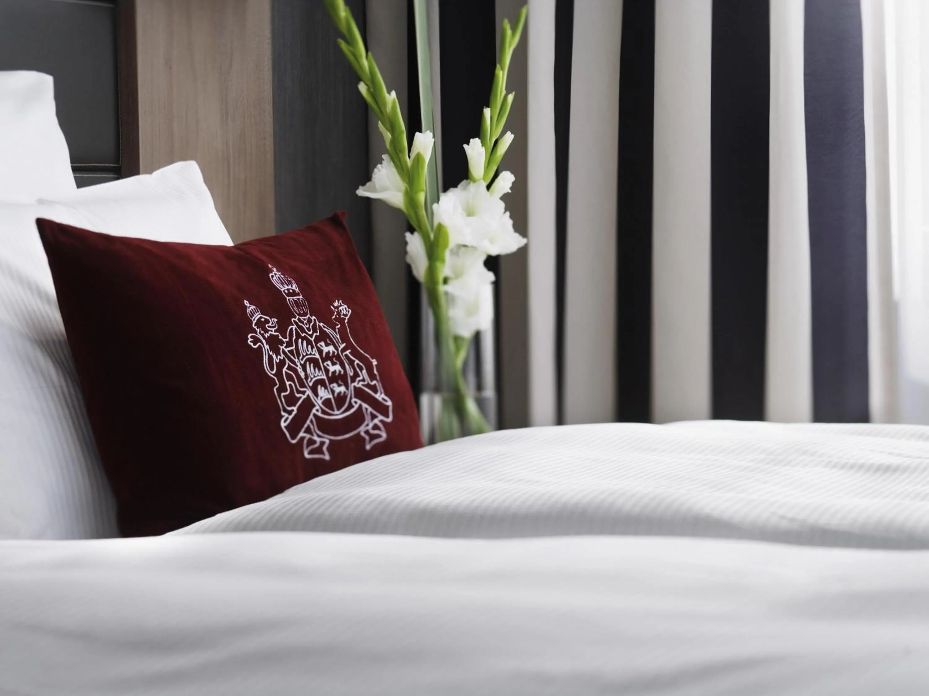 Bedroom, Bed in Mövenpick Hotel Stuttgart Airport