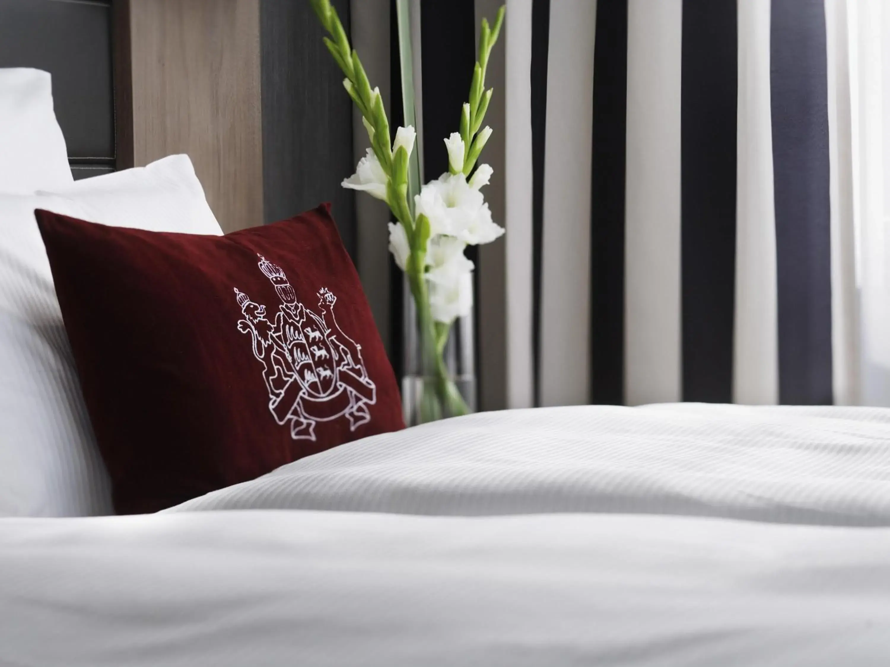 Bedroom, Bed in Mövenpick Hotel Stuttgart Airport Bedroom, Bed in Mövenpick Hotel Stuttgart Airport