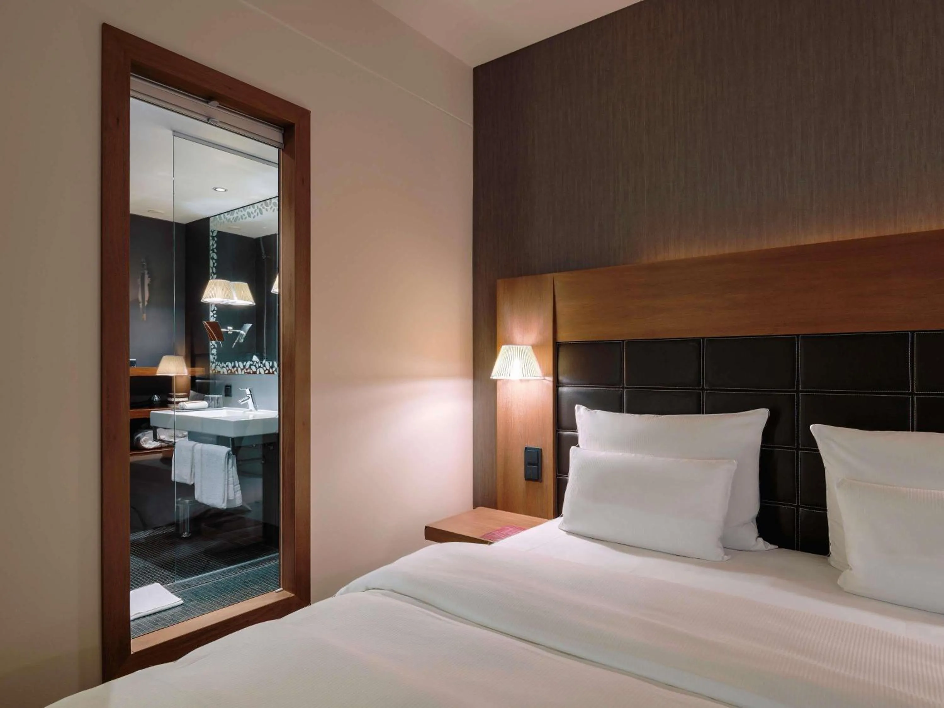 Bedroom, Bed in Mövenpick Hotel Stuttgart Airport
