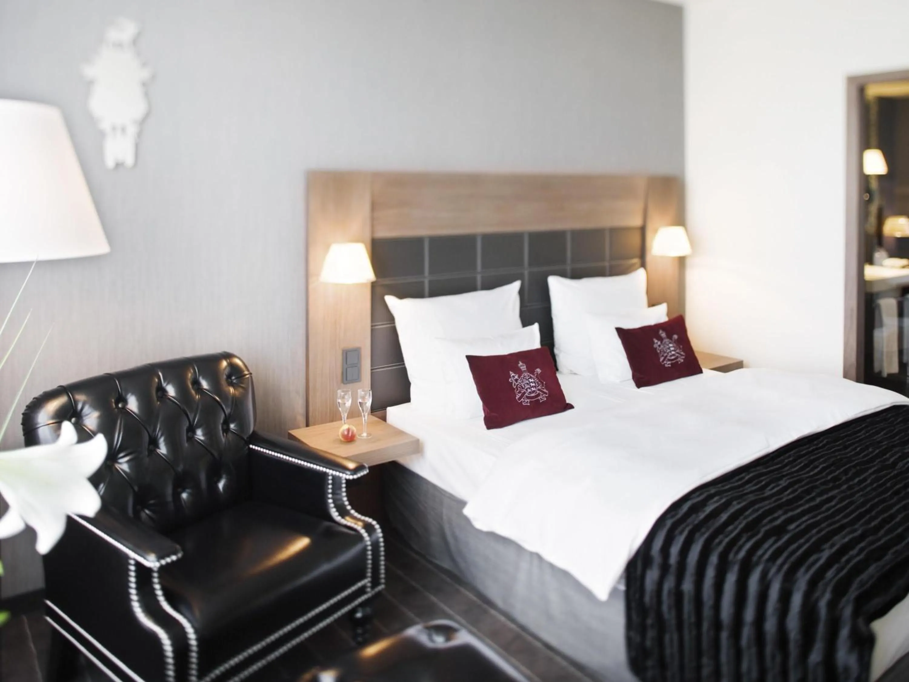 Bedroom, Bed in Mövenpick Hotel Stuttgart Airport