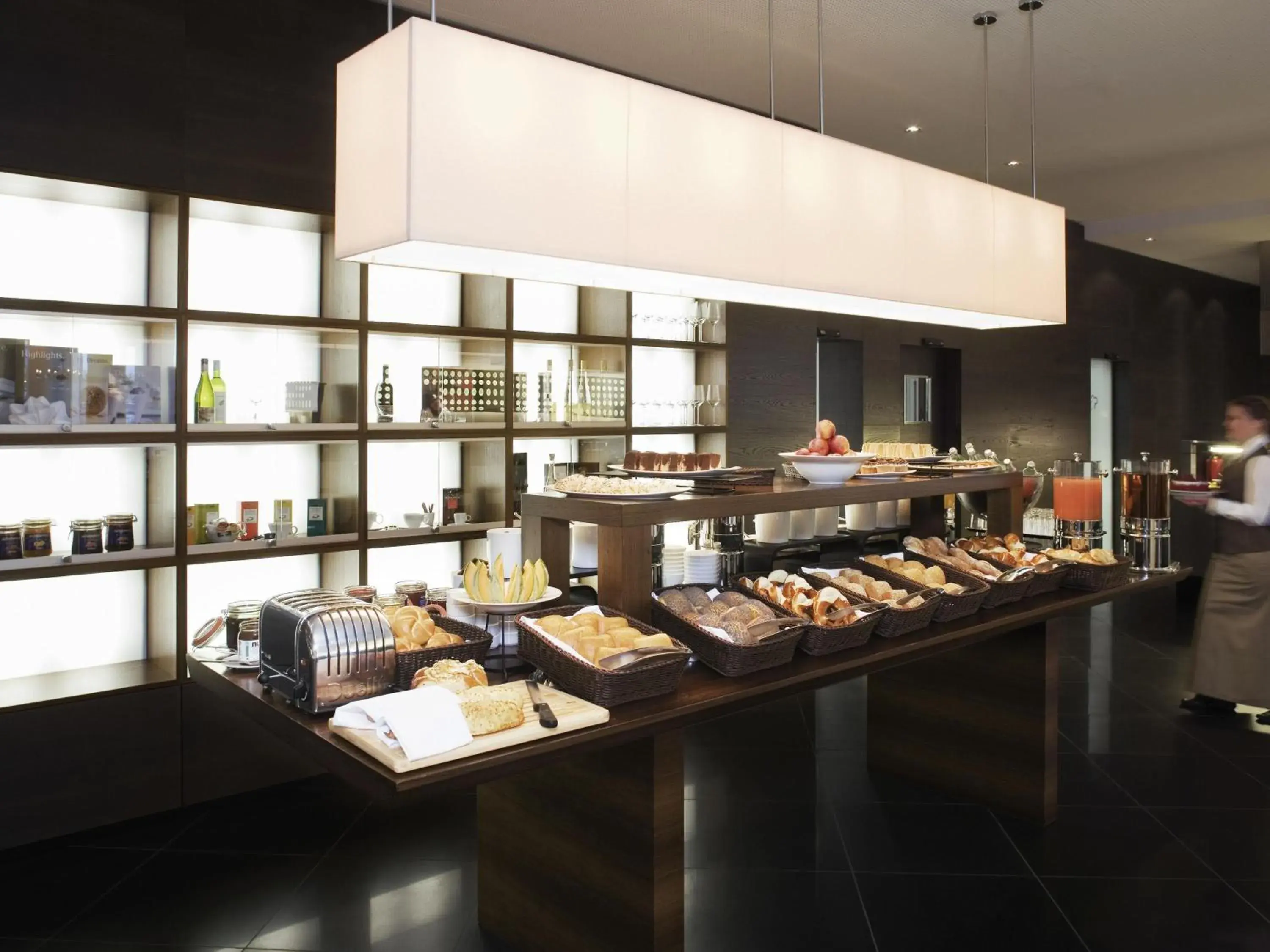 Restaurant/places to eat in Mövenpick Hotel Stuttgart Airport Restaurant/places to eat in Mövenpick Hotel Stuttgart Airport