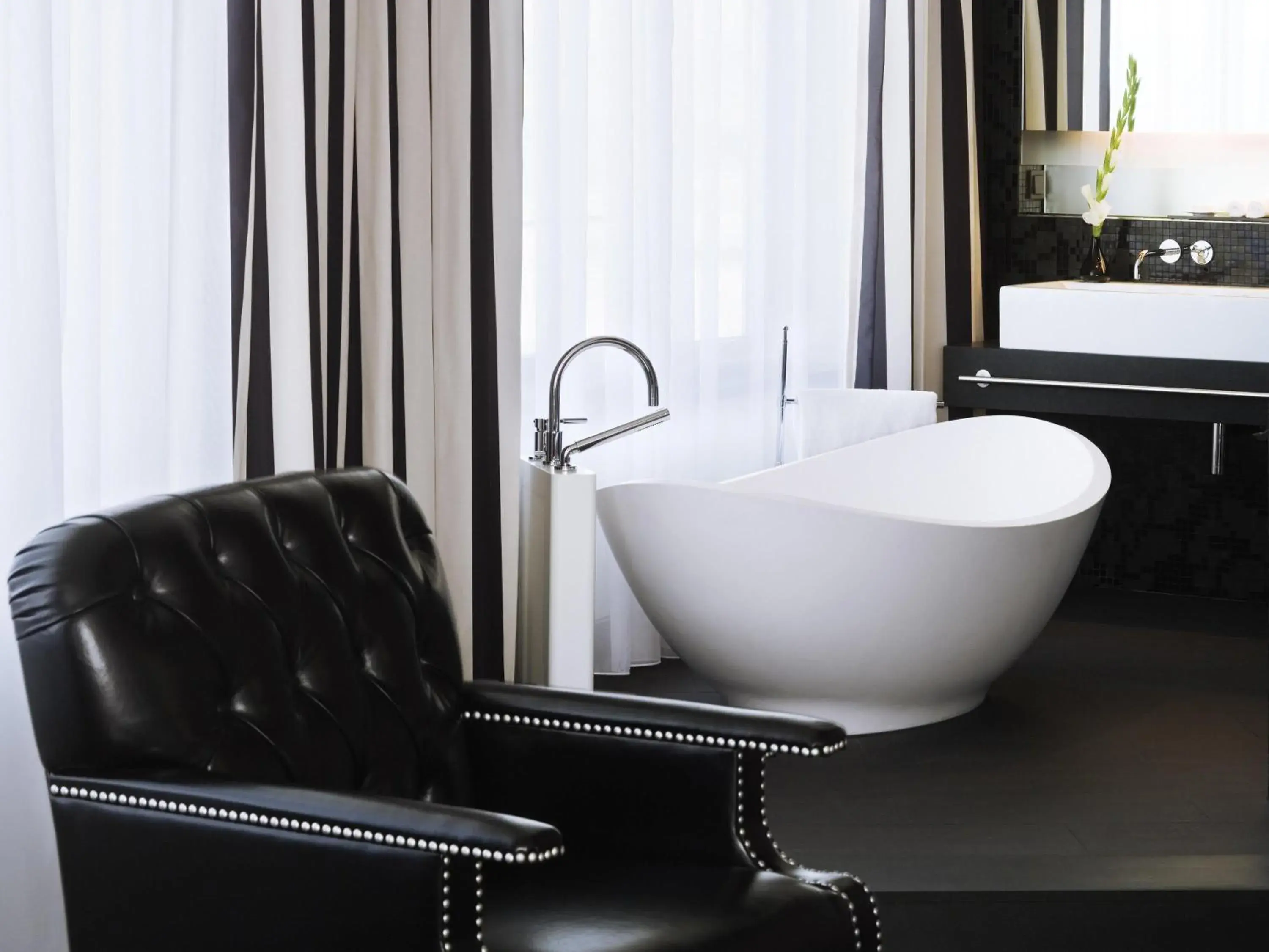 Bedroom in Mövenpick Hotel Stuttgart Airport Bedroom in Mövenpick Hotel Stuttgart Airport