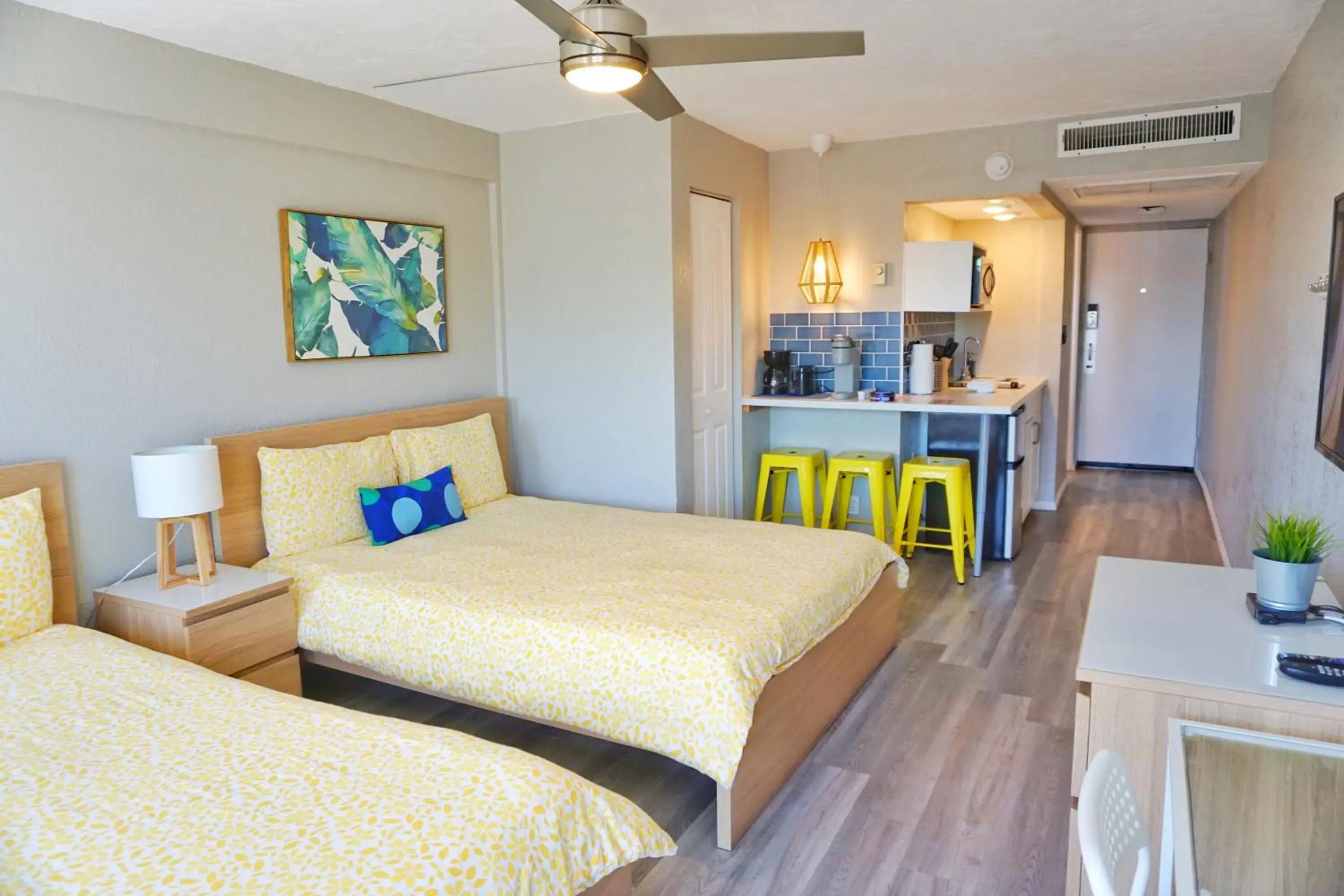 Bed in Daytona Inn Beach Resort