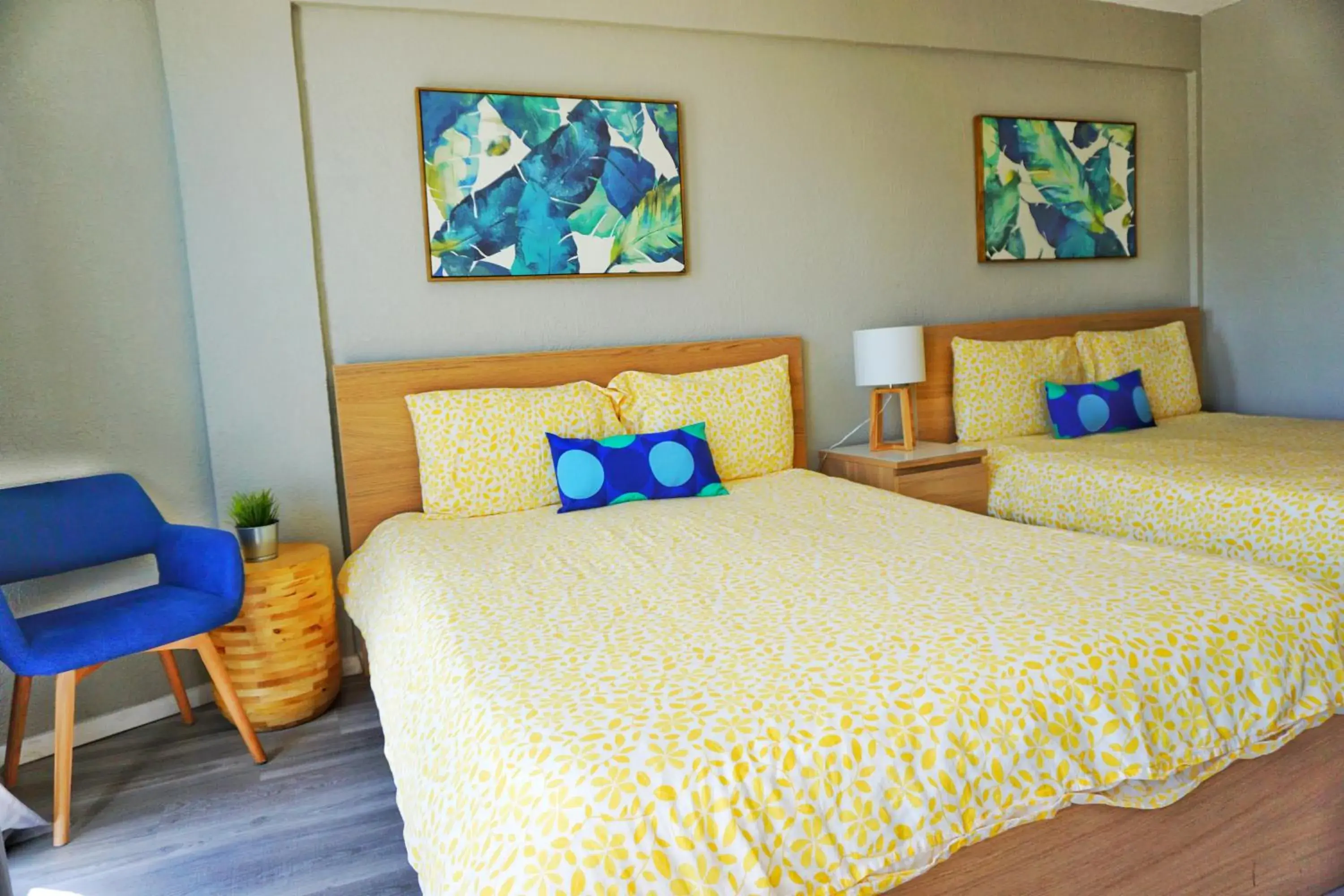 Bed in Daytona Inn Beach Resort
