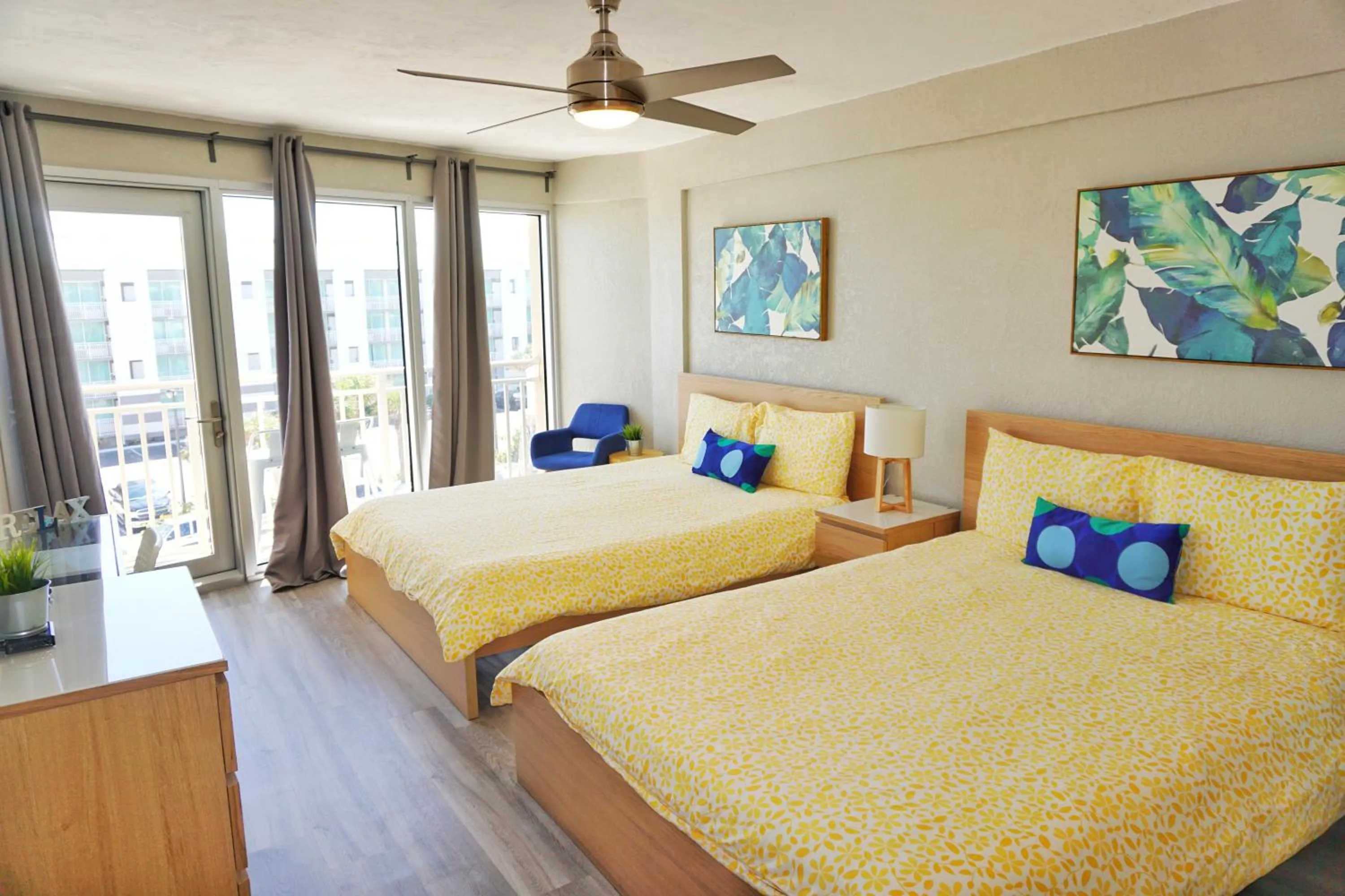 Bed in Daytona Inn Studios