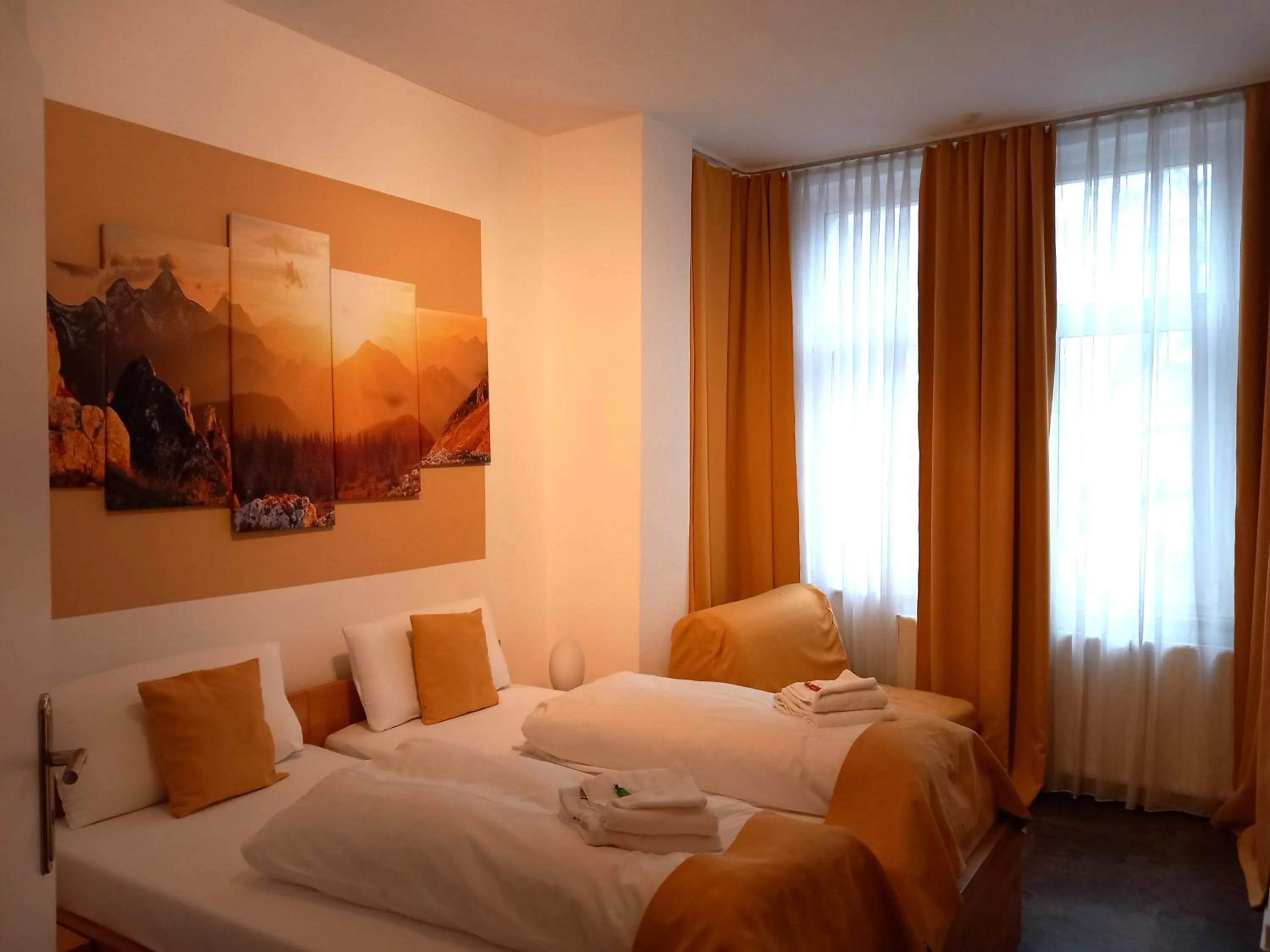 Bed in Hotel Karolinger - Self Check-In